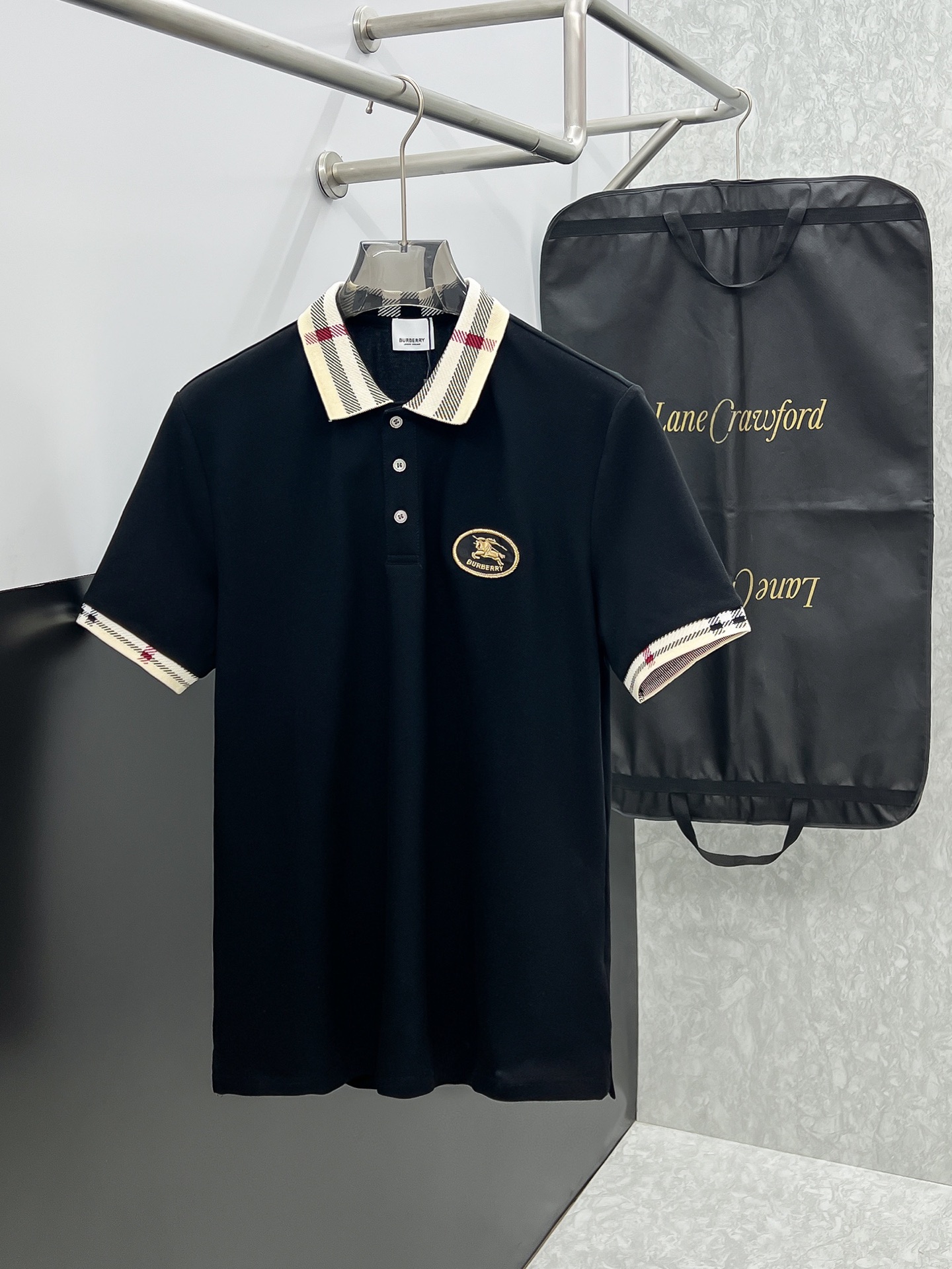 🍀 Burberry# 2026ss logo olo/ 100% LOW M-3XL M : 104cm- 45cm- 69cm- 21cm L : 108cm- 46cm- 70cm- 22cm XL : 112cm- 47cm- 71cm- 23cm XXL : 116cm- 48cm- 72cm- 24cm 3XL : 120cm- 49cm- 73cm- Novità Uomo Maglia Uomo Maglia