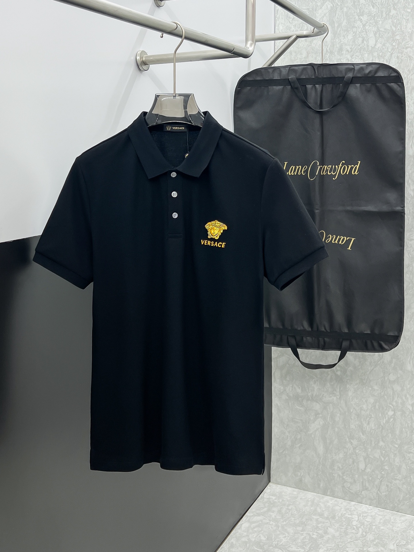 🍀 Versace# 2026ss logo olo/ 100% LOW M-3XL M : 104cm- 45cm- 69cm- 21cm L : 108cm- 46cm- 70cm- 22cm XL : 112cm- 47cm- 71cm- 23cm XXL : 116cm- 48cm- 72cm- 24cm 3XL : 120cm- 49cm- 73cm- Novità Uomo Maglia Uomo Maglia