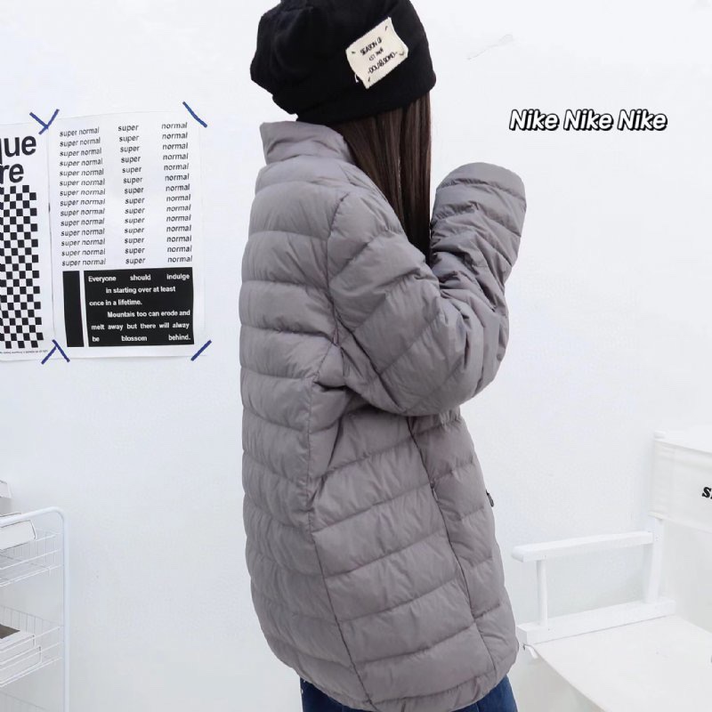 🛒购物价:103💰『轻薄羽绒服』90白鸭绒填充,御寒神器,原包装+原吊牌  独家实拍稳定主推触感一流，1074646耐克羽绒服，爆款来袭,😜运动自如，你绝对值得拥有，货源充足，放心主推！市面最高品质！
品名：1074646耐克羽绒服
品牌：耐克
颜色：藏青/黑色/灰色/
材质：(压花，三标一致50%白鸭绒)
类别：棉衣/羽绒
尺码：M/L/XL/2XL/3XL/4XL/