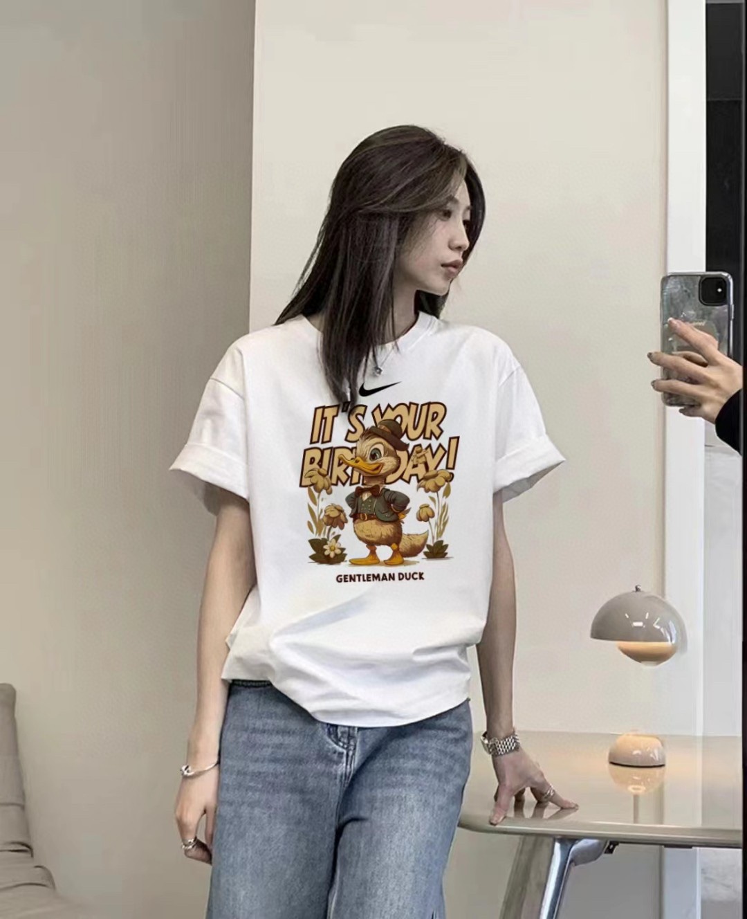 39💰🦍耐克NIKE小黄鸭短袖百搭T恤短袖情侣款】
🦍采用%200纯棉面料三防赛络纺！不虚标！

🦍领口加宽设计不变形不起皱

🦍宽松版型百搭男女皆可穿

🦍质量经得起考验！入手即可！

Color： 白色  黑色
 Size：m~5xl