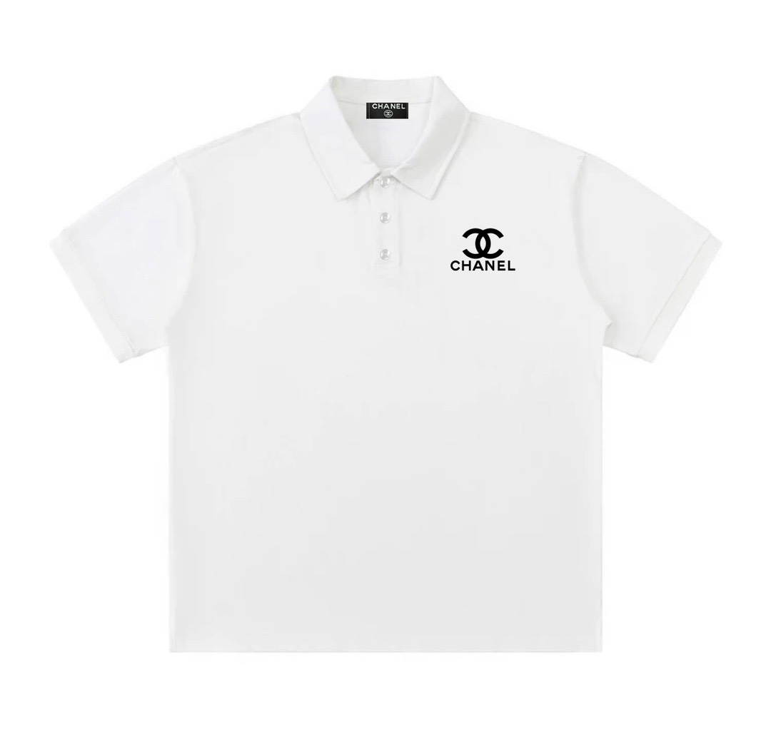 🛒购物价：75💰[原包装吊牌.印花版本]Chanel香奈儿经典小标 polo衫短袖T恤 甄选高品质网眼速干面料 舒适透气 不闷不热 手感软糯细腻 上身充满质感 非常轻便舒适 运动宽松版型不紧身 轻松驾驭无压力 

水洗随意搓洗 三针五线工艺 双针压线 不怕熨烫 耐磨损 放心入手！

还原最真实的百分百质感/订制官网原版三标
品控到位 放心入手✅

校园风/青春时尚/情侣搭配更出彩🤩
                                                                     
Color：黑色/白色
Size：M～4