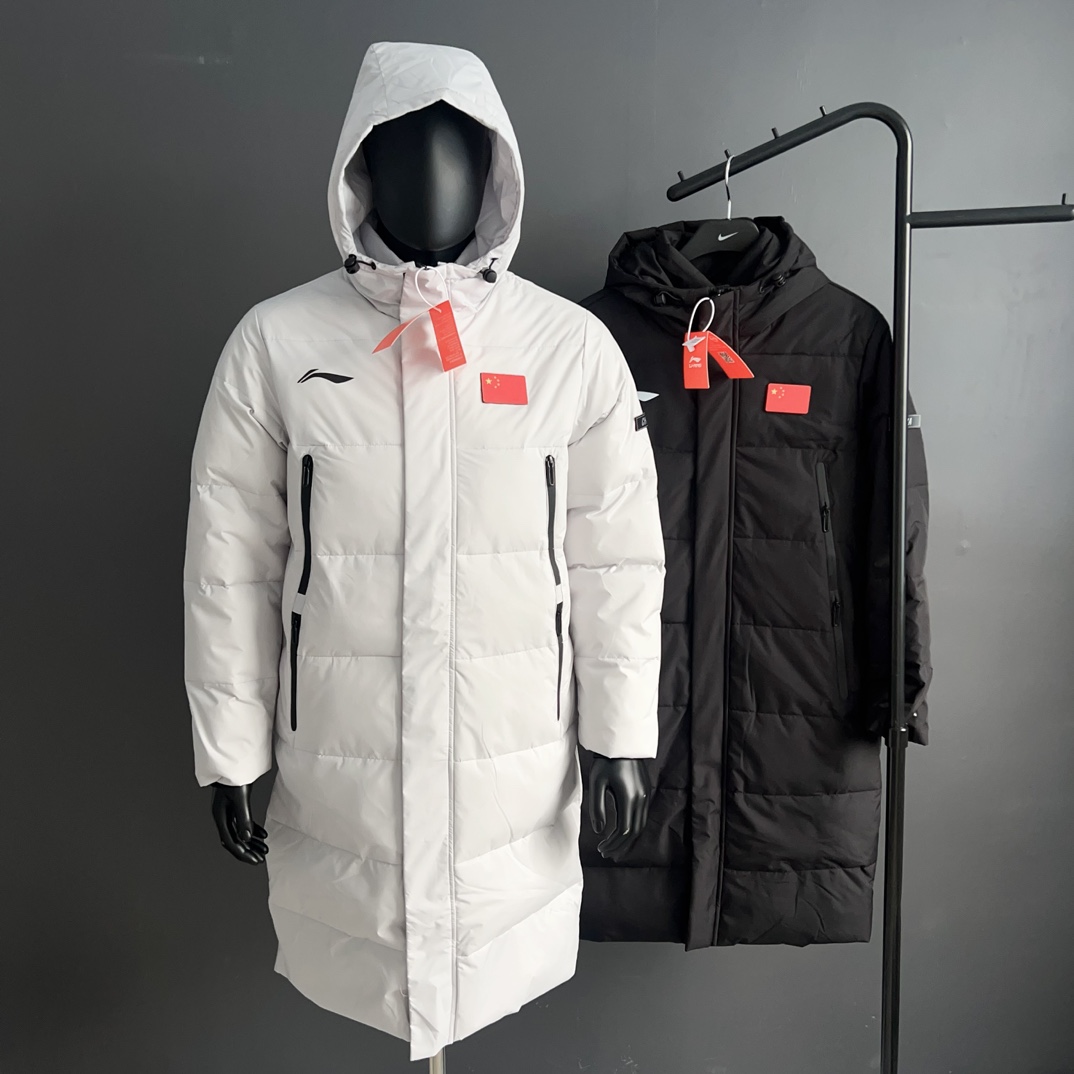 ,国标90白鸭绒填充,原包装+原吊牌 Li-Ning中国李宁经典国旗小标印花立领白鸭绒长款连帽羽绒服体育生