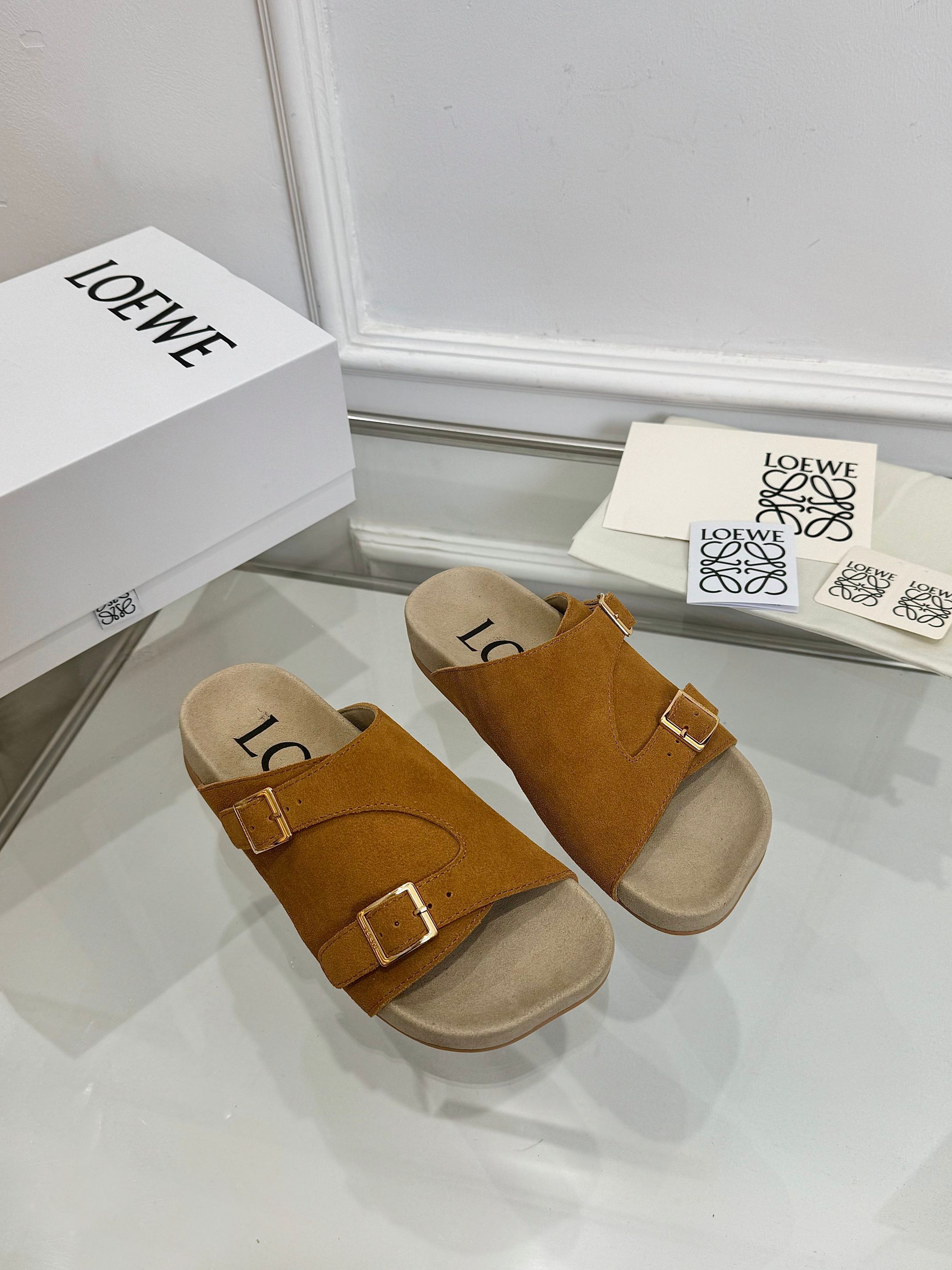 NO:405990,【Loewe】Birken Slippers are new and popular. Combined with the overall original last, fashionable and personalized. Excellent color ●Fabric: High mercerized beef reverse ●Water-absorbent breathable beef velvet ●Face pad sweat-absorbent breathable beef velvet ●Out-sole original non-slip sole ●Packing original packaging ●Size 35-41 ●:,Slippers, loewe, loewe, slippers19860909【罗意威Loewe】 勃肯拖鞋上新,火爆新款 配合整体原版楦型,时尚而个性好穿 颜色超赞 ●面料:高丝光牛反绒 ●内里吸汗透气牛绒 ●垫脚吸汗透气牛绒 ●大底原版防滑大底 ●包装原版全套包装 ●码数35-41 ●:,拖鞋,loewe,loewe,slippers,Women's Shoes