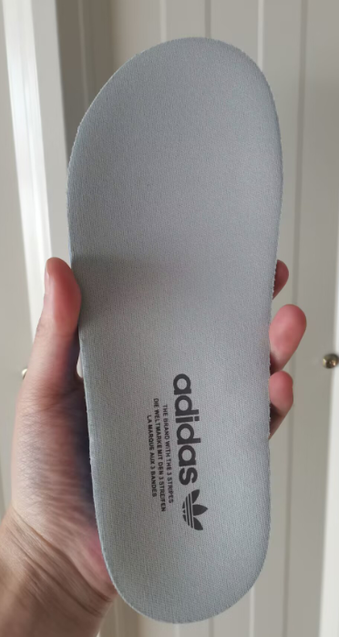 厨师鞋鞋垫是原厂Ortholite欧斯莱鞋垫，标签二维码可扫描进官网