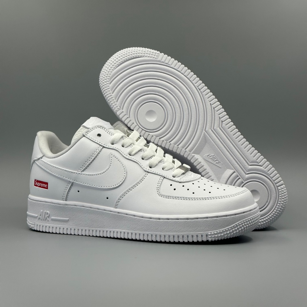 (气垫款带半码)耐克Nike Air Force 1‘07 SE 空军一号低帮百搭休闲运动板鞋 颜色：Supreme联名 货号：225-100 尺码：35.5 36 36.5 37.5 38 38.5 39 40 40.5 41 42 42.5 43 44 45