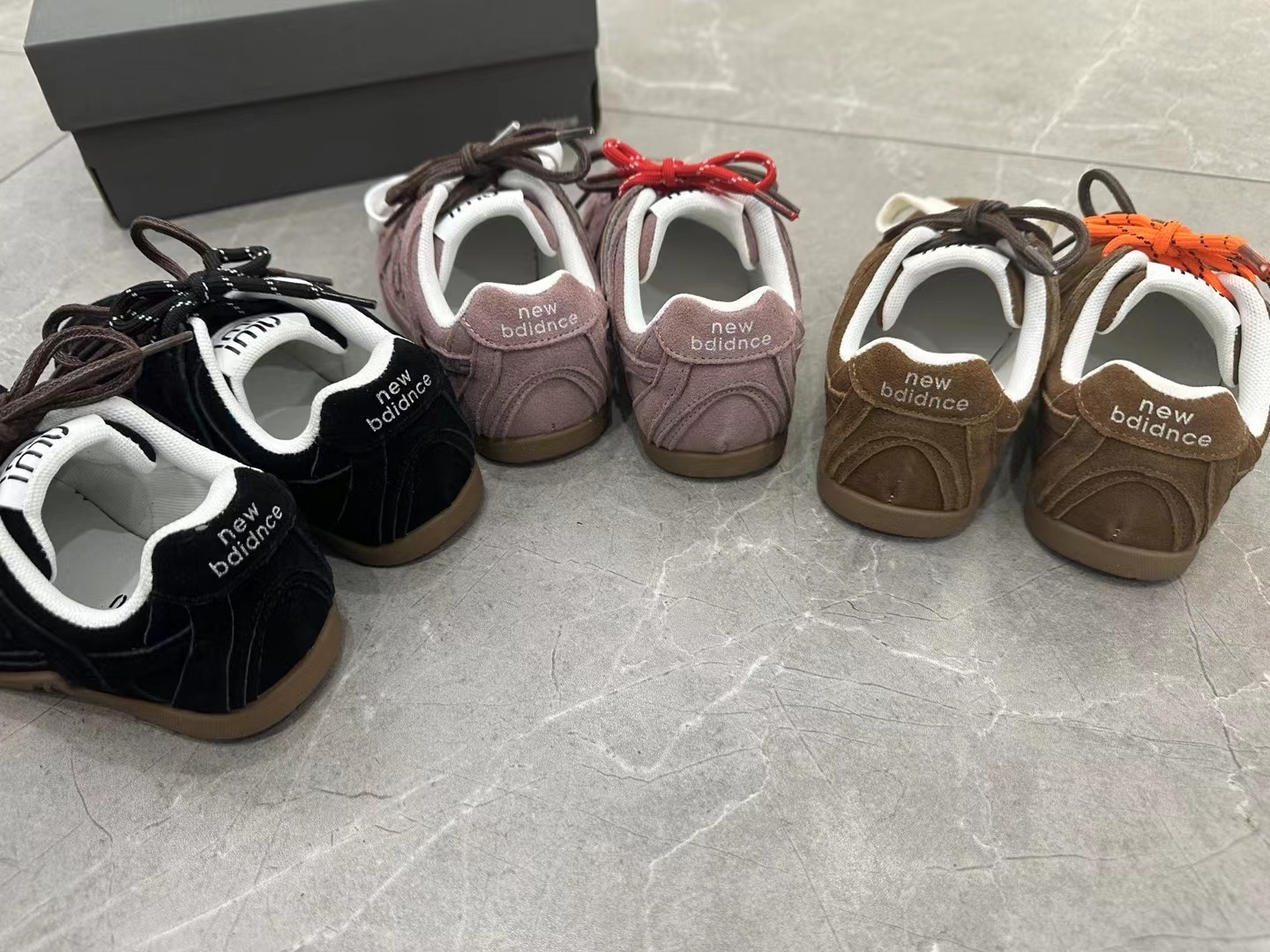 图片[5]-新配色开整！ 现货齐反毛皮放 NB 530 miumiu 反毛皮系带联名童鞋 尺码24-37 采用双鞋带设计、独特的风格非常有质感！版型超级好看不肥不胖爱了爱了上脚非常轻便百搭～-选品中心