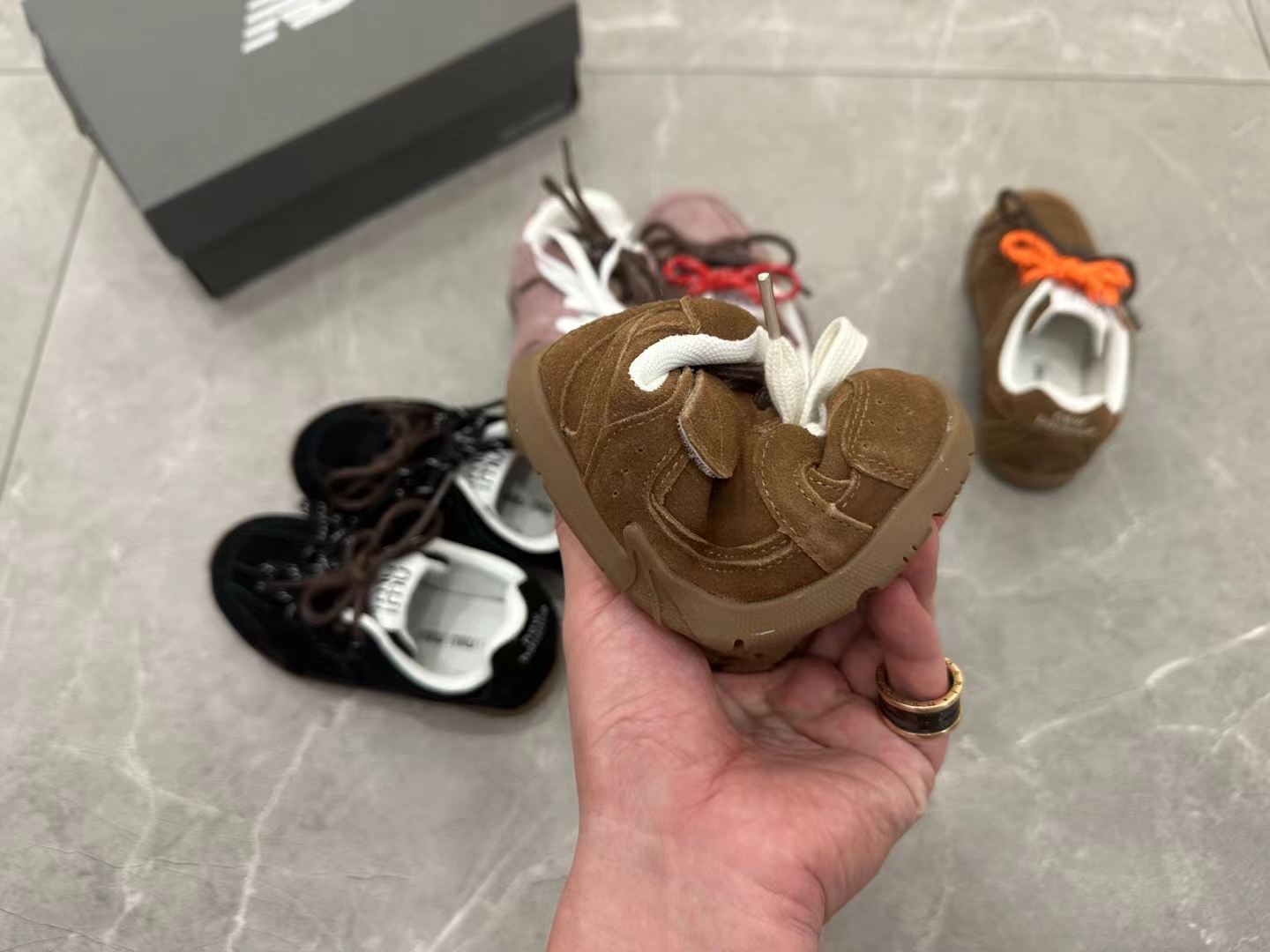 图片[7]-新配色开整！ 现货齐反毛皮放 NB 530 miumiu 反毛皮系带联名童鞋 尺码24-37 采用双鞋带设计、独特的风格非常有质感！版型超级好看不肥不胖爱了爱了上脚非常轻便百搭～-选品中心