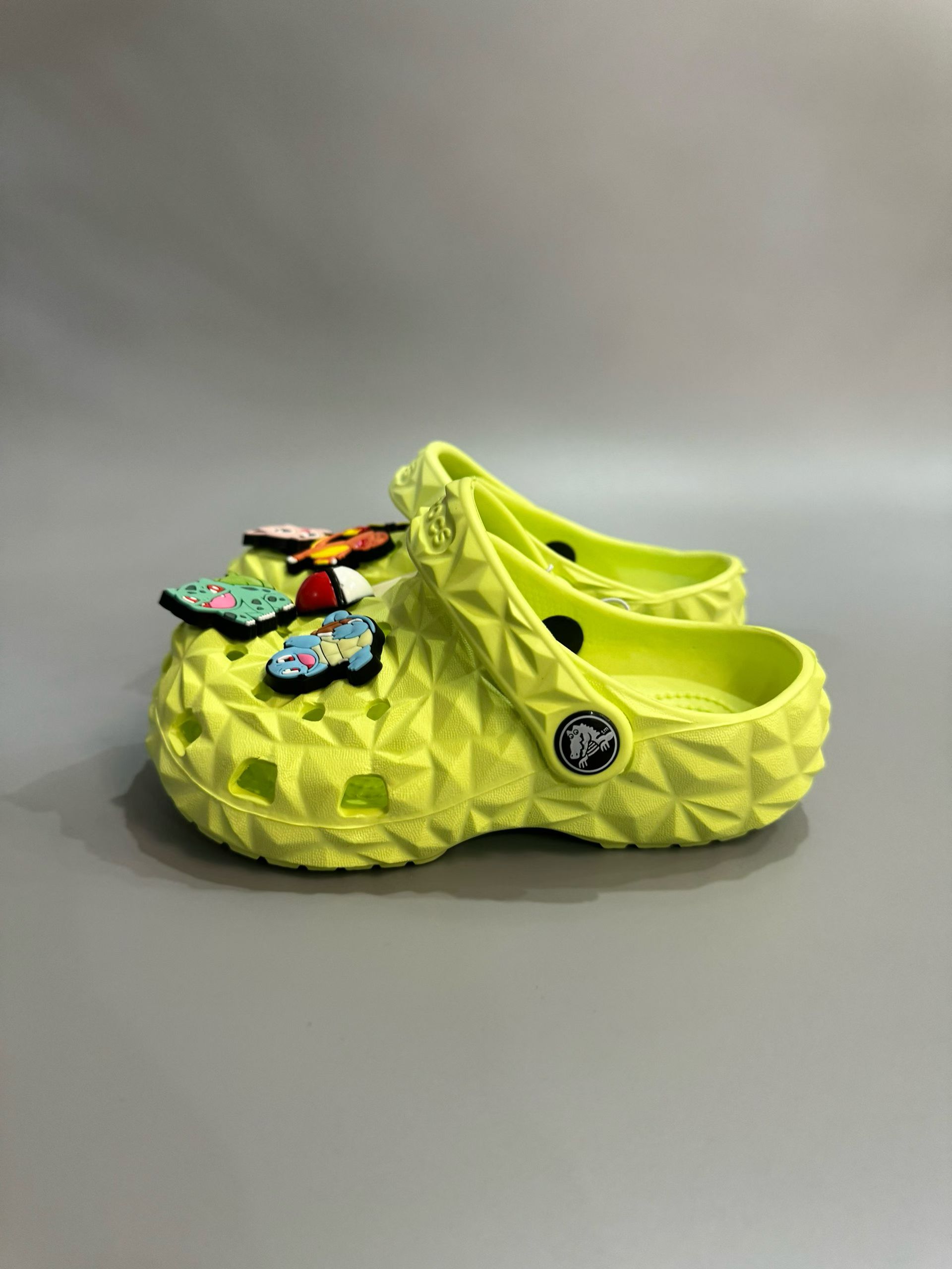 NO:762819,Crocs Children's Classic Durian Crocs Sandals Wading Shoes Children's Shoes Sizes 24–35, slippers, sandals, sandals, slippers,19860909卡洛驰儿童经典榴莲洞洞鞋凉鞋 涉水鞋 童鞋 尺码24–35,拖鞋，凉鞋,sandals,slippers,,Children's