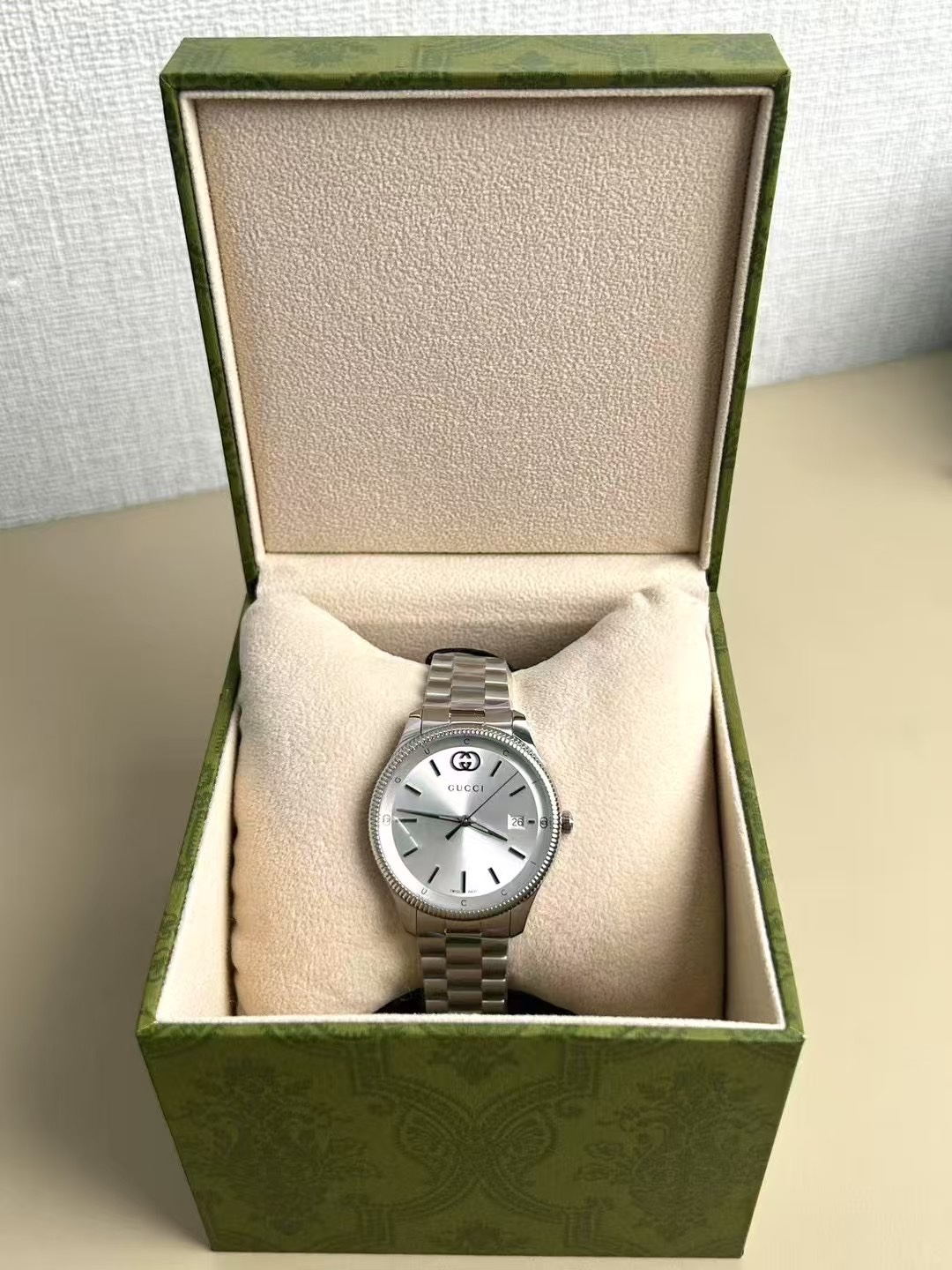 NO:157192,Gucci G-Timeless series men's watch official reference price RMB 38mm watch diameter, stainless steel case and bracelet; imported quartz movement (precise when walking); anti-reflective sapphire coating (wear-resistant to scratch); waterproof daily life, gucci19860909Gucci 古琦 G- Timeless系列男式腕表 官方参考价格人民币 表径38mm 精钢表壳、表链；瑞士进口石英机芯（走时精准）；防反光蓝宝石涂层（开磨耐刮）；日常生活防水,,gucci,Watch