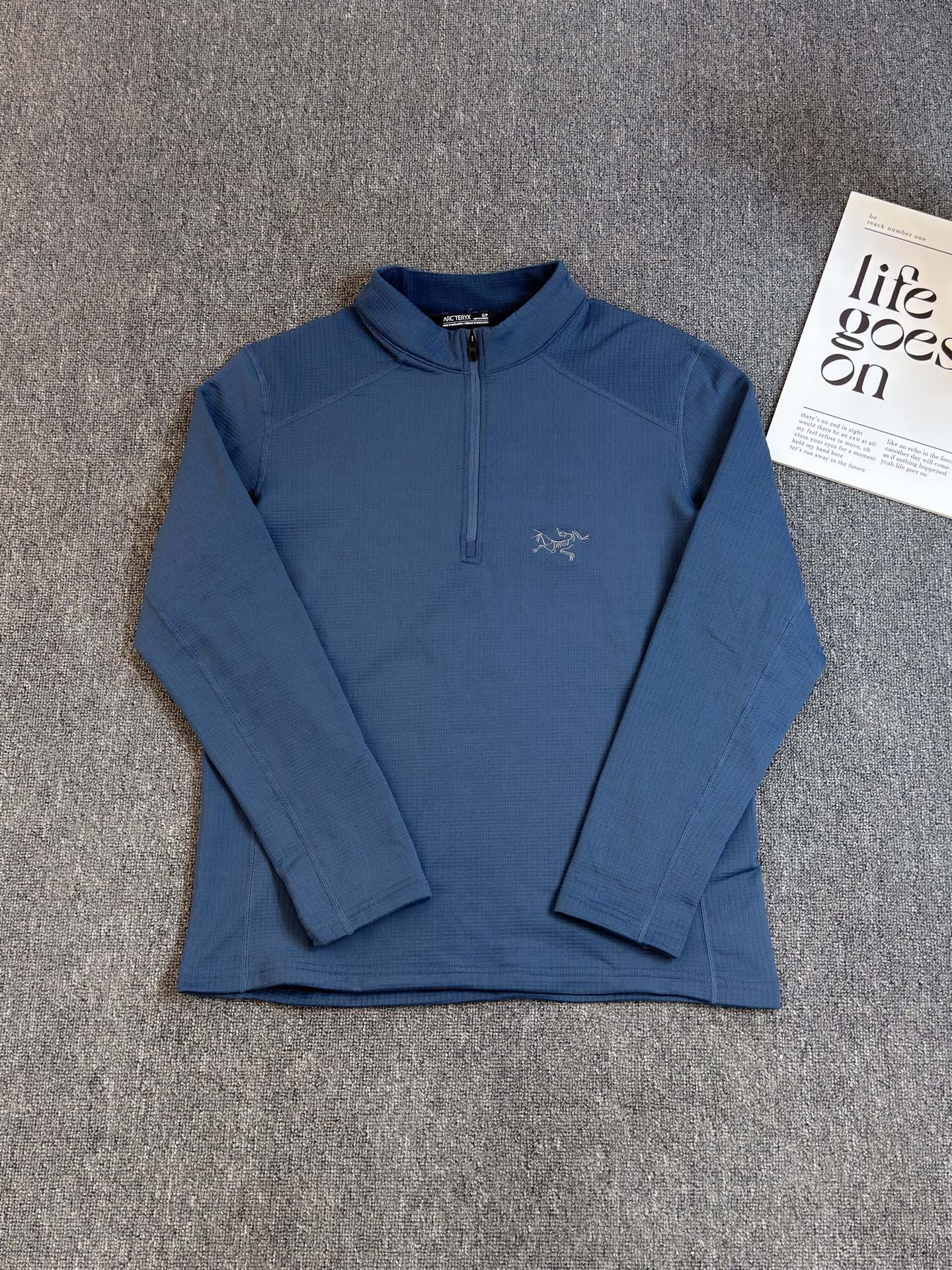 💰165 刺绣版
ARCTERYX 始祖鸟 2025秋季新款
内里拉绒户外经典男士RHO LT系列运动健身休闲弹力超柔轻量针织长袖薄绒内里套头半拉链拉链口袋抓绒!
原版 随意对比 独家臻品 品质至上 热卖爆款长袖!
打底保暖可外穿的实穿款!科技面料内里超柔轻薄拉绒,功能版型:极度保暖,吸湿排汗,高弹亲肤舒适!领口压条压胶工艺,胸前口袋激光定位切割压胶!反光压胶logo,整件全4针6线走线,全部高弹丝弹力线,配合面料属性!!使得整件伸张毫无压力!触感糯软舒适,具有优质的拉伸性,减少肌肤摩擦感,贴身非常舒适!外穿内搭均可
颜色:黑色 蓝色 米咖色
尺码:S-XXL
衣长 胸围 肩宽 建议体重
S 69 106 45 100-120
M 72 114 48.5 120-140
L 74 118 50 140-160
XL 76 122 51.5 160-180
XXL 78 124 53 180-200