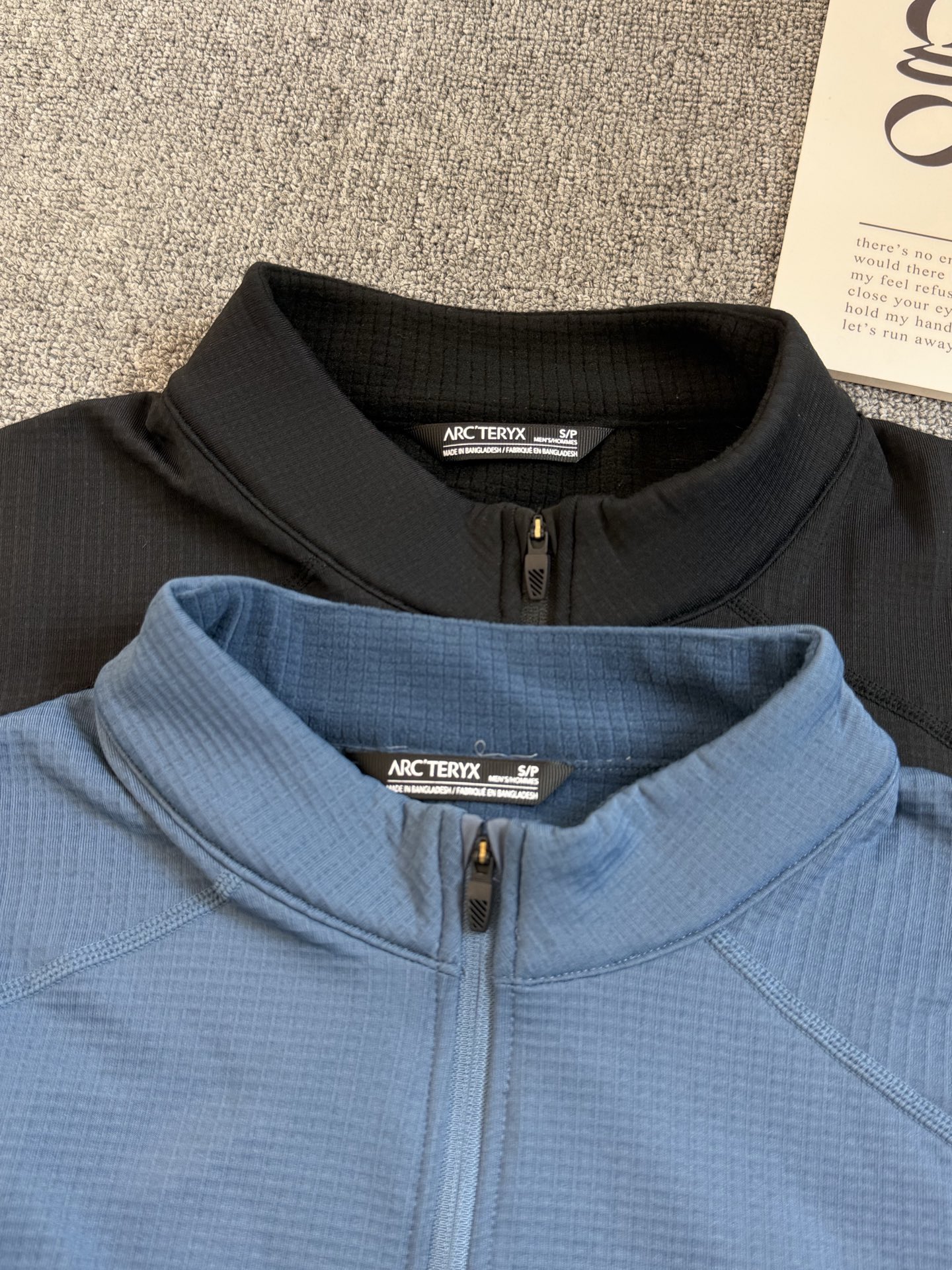 💰165 刺绣版
ARCTERYX 始祖鸟 2025秋季新款
内里拉绒户外经典男士RHO LT系列运动健身休闲弹力超柔轻量针织长袖薄绒内里套头半拉链拉链口袋抓绒!
原版 随意对比 独家臻品 品质至上 热卖爆款长袖!
打底保暖可外穿的实穿款!科技面料内里超柔轻薄拉绒,功能版型:极度保暖,吸湿排汗,高弹亲肤舒适!领口压条压胶工艺,胸前口袋激光定位切割压胶!反光压胶logo,整件全4针6线走线,全部高弹丝弹力线,配合面料属性!!使得整件伸张毫无压力!触感糯软舒适,具有优质的拉伸性,减少肌肤摩擦感,贴身非常舒适!外穿内搭均可
颜色:黑色 蓝色 米咖色
尺码:S-XXL
衣长 胸围 肩宽 建议体重
S 69 106 45 100-120
M 72 114 48.5 120-140
L 74 118 50 140-160
XL 76 122 51.5 160-180
XXL 78 124 53 180-200