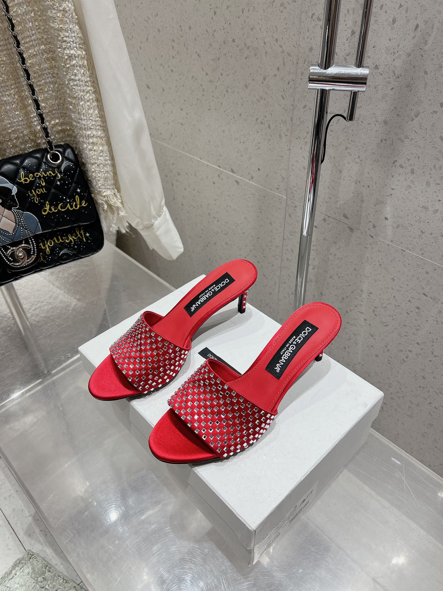 NO:441783,DOLCE & GABBANA DG new pointed rhinestone high heel sandals, imported silk upper, inner footbed sheepskin, leather outsole, size 35-39 (40 custom made, non-return and exchange), high heels, Dolce & Gabbana, Dolce & Gabbana, high heels, slippers, sheepskin, real silk, Leather soles19860909DOLCE & GABBANA 杜嘉班纳 DG新款尖头水钻高跟凉拖鞋 鞋面进口真丝 内里垫脚羊皮 真皮大底 码数35-39（40定做不退换）,高跟鞋拖鞋,Dolce&Gabbana,Dolce&Gabbana,high heels,slippers,sheepskin,real silk,Leather soles,Women's Shoes