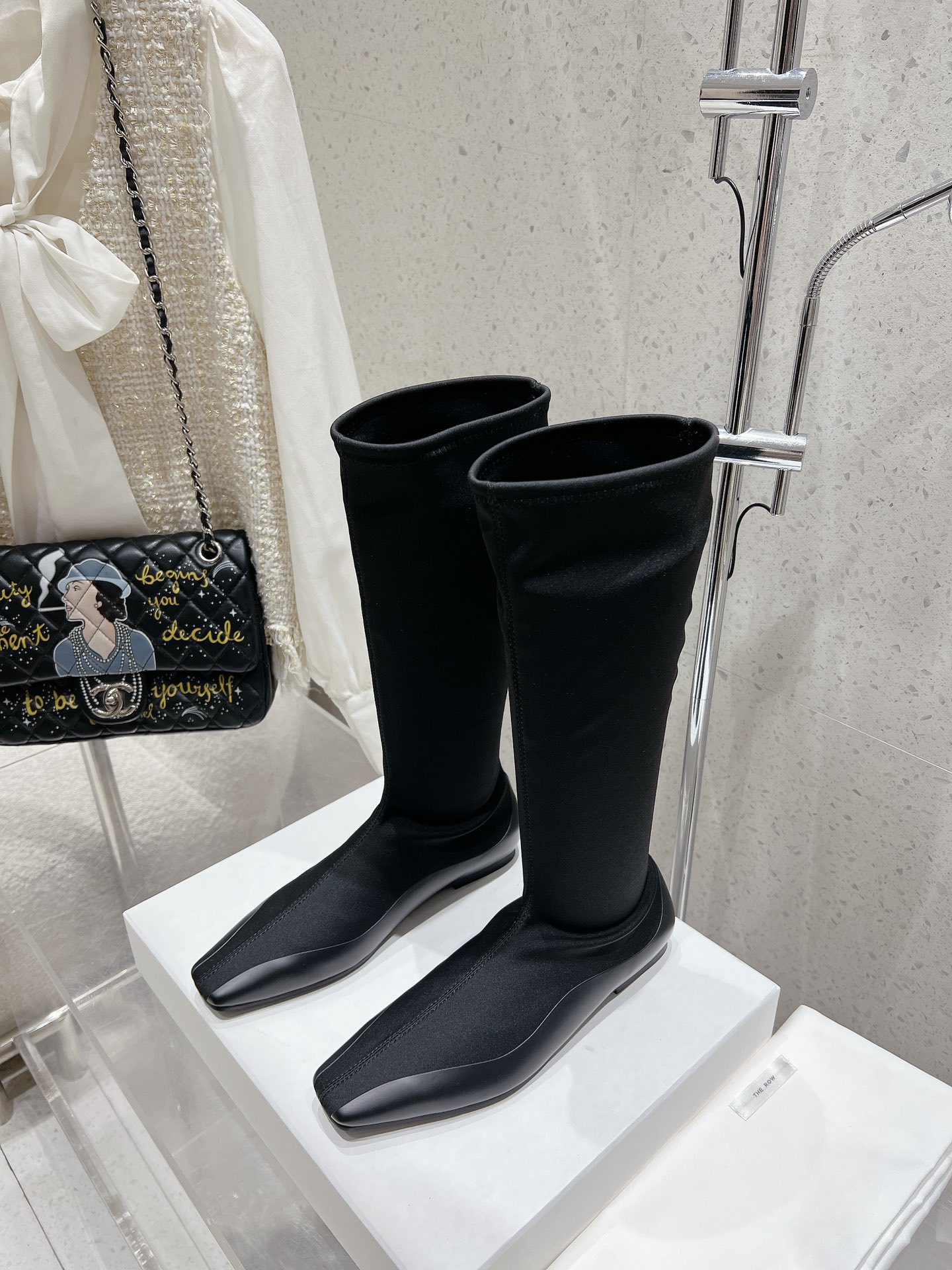 NO:460732,Short 250 high THEROW new elastic boots are my favorite recently. Their favorites are the internet celebrity bloggers. The silhouette is simple, the lines are smooth, the small square toe is three-dimensional and full. This minimalist style square toe elastic Leica bag legs look slim, which is simply tailor-made for you!  Fine knitted texture Boots are elastic and stretchable Exclusive custom non-slip rubber outsole Size 35-39 (40 custom made, boots, boots19860909短250 高 THEROW新款弹力靴 可谓是近期最爱了网红博主小姐姐挚爱 廓形简约 线条流畅小方鞋头 立体饱满 这款极简风方头弹力莱卡包腿巨显瘦,简直就是专为你们量身定做的！ 细密的针织纹理 靴筒有弹力 可拉伸 独家定制防滑橡胶大底 码数35-39（40订做,靴子,boots,Women's Shoes