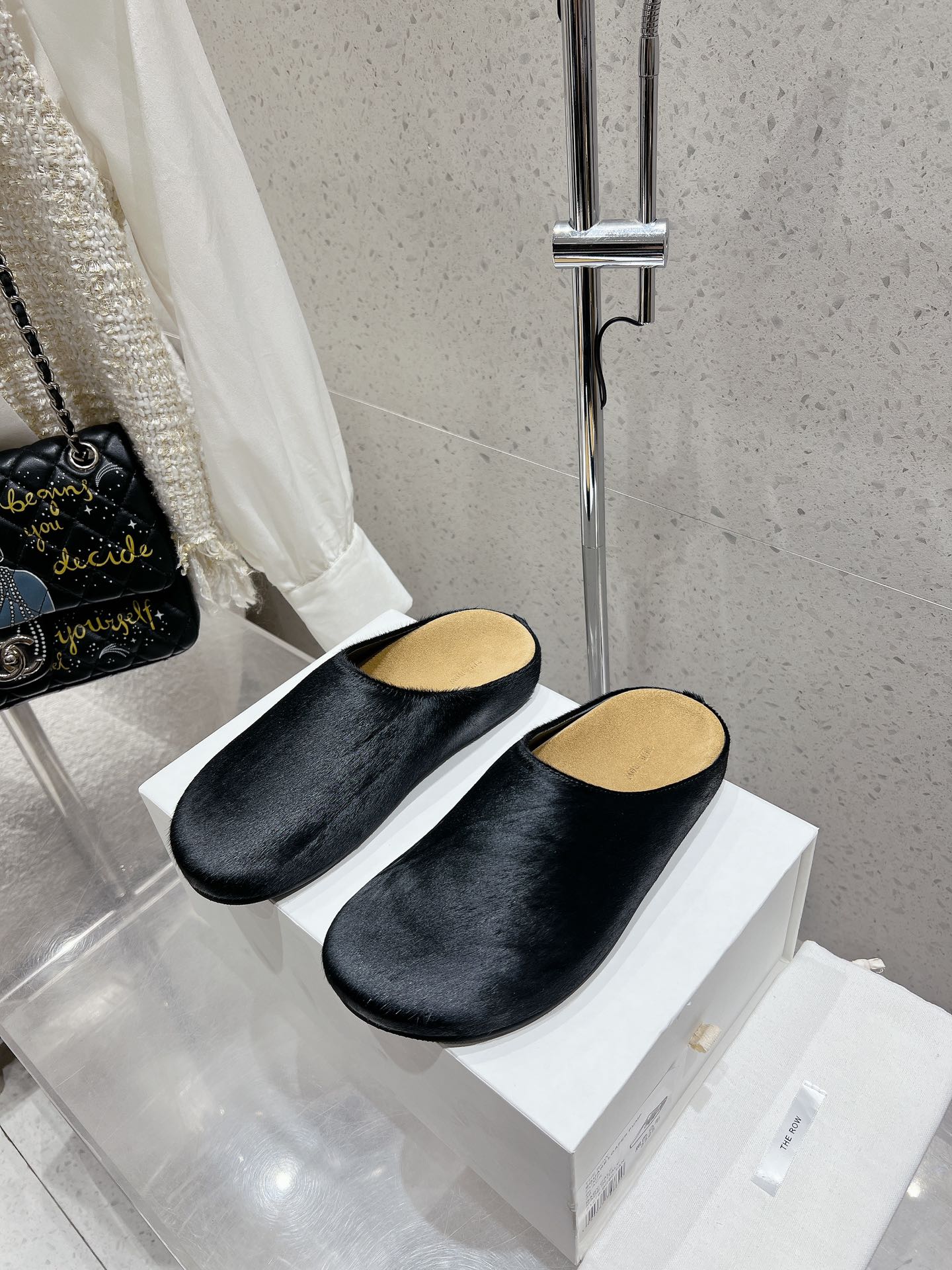 NO:414381,Top version THEROW New Baotou Slippers Semi-Travel Birken Slippers Imported beef slippers Horse hair Fabric Inner footbed beef slippers Original molded outsole Size 35-40 (customized for 40), semi-Travel, slippers19860909顶级版本  THEROW 新款包头拖鞋 半拖 勃肯拖鞋 进口牛猄 马毛 面料 内里垫脚牛猄 原版开模大底 码数35-40（40定做）,半拖,slippers,Women's Shoes