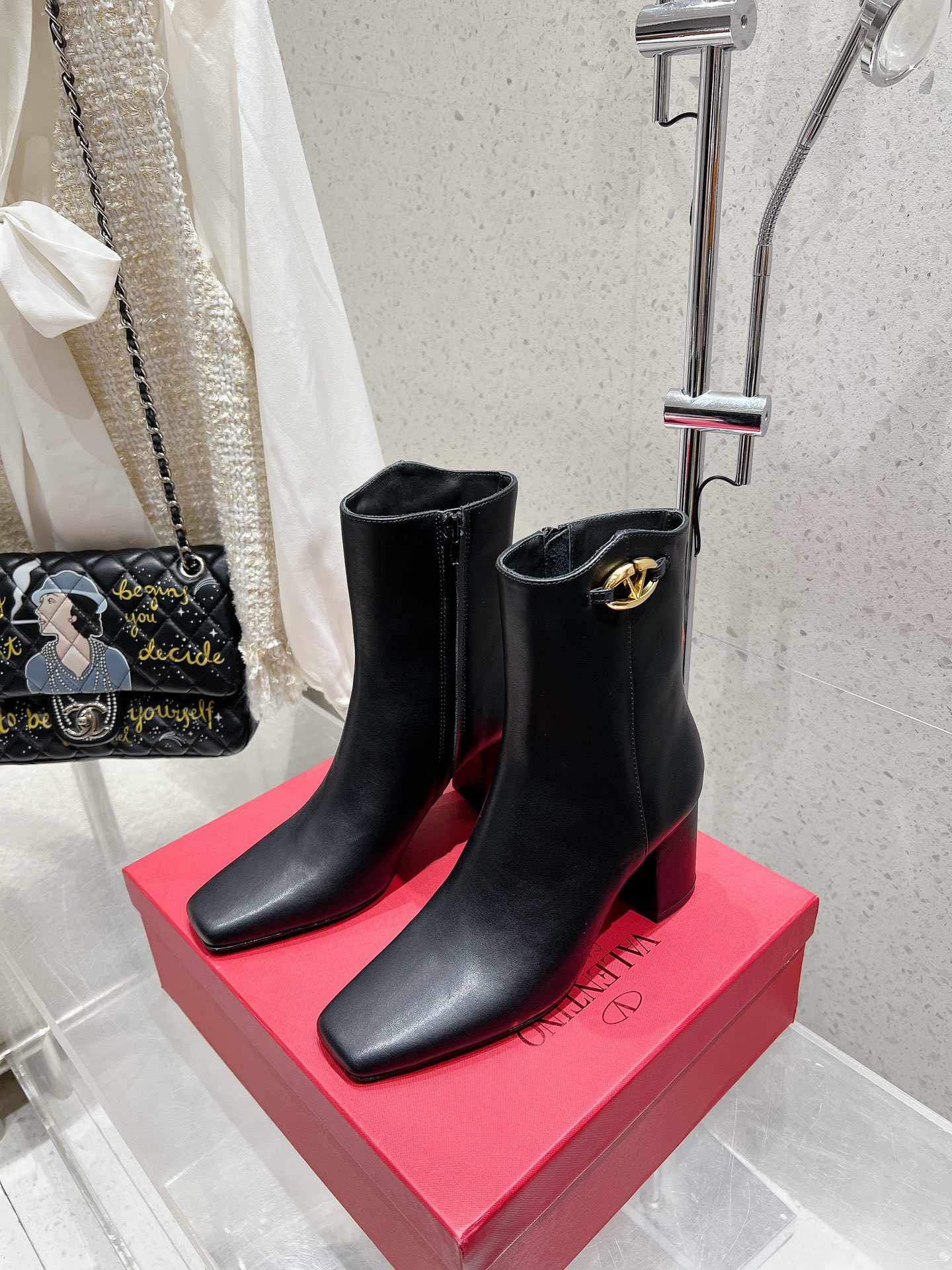 NO:460753,Valentino new short boots, flashy and unlucky brand, super fashionable and versatile, imported Italian calfskin, dyed cowhide, imported leather sole size | 35-41 (customized for 40.41), boots, valentino, valentino, boots, cowhide, Leather soles19860909Valentino华伦天奴新款短靴长靴 华而不奢出色品牌 超级时尚百搭 进口意大利小牛皮 内里透染牛皮 进口真皮大底 size ｜35-41 (40.41定做),靴子,valentino,valentino,boots,cowhide,Leather soles,Women's Shoes