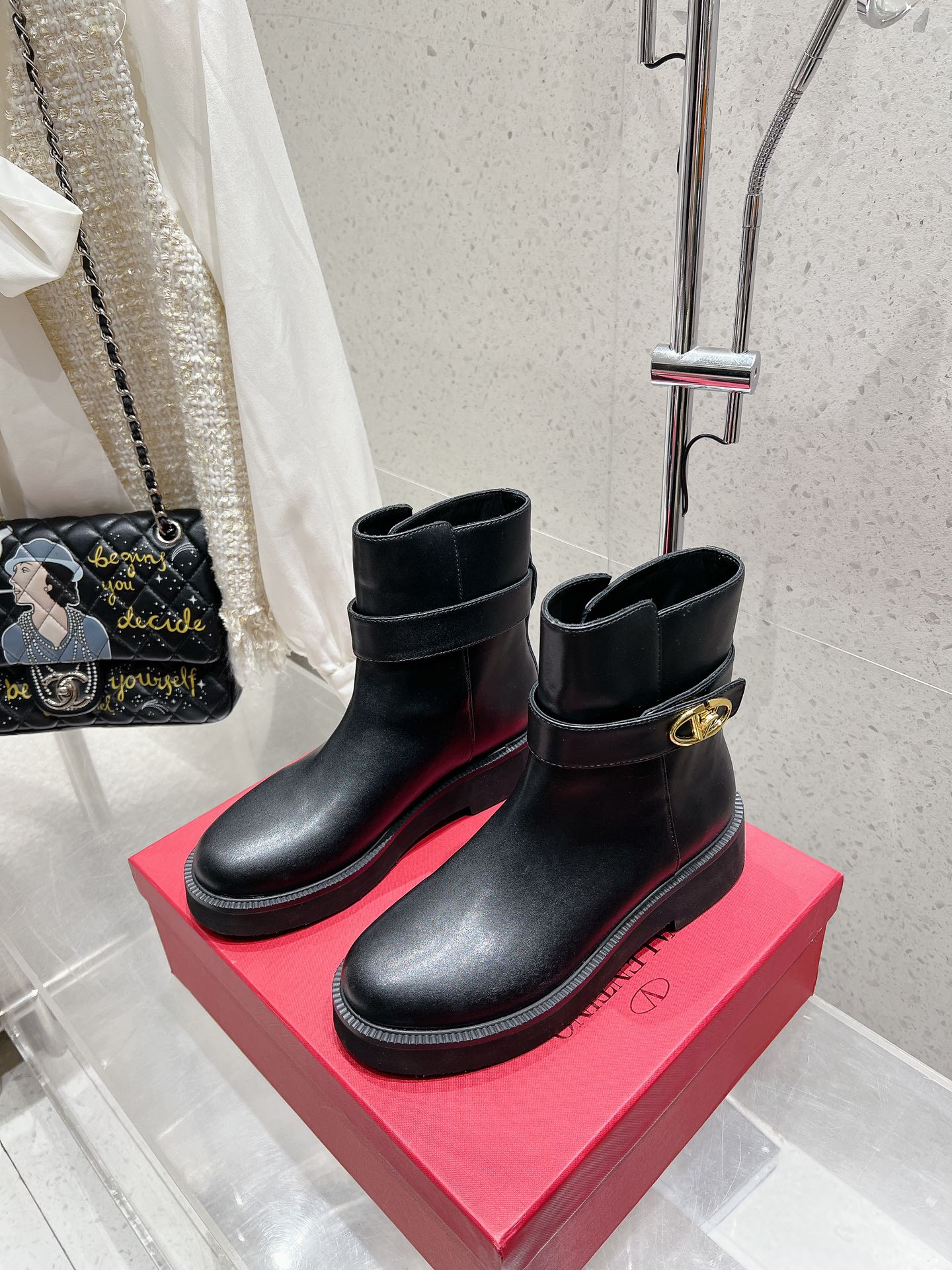 NO:460759,Valentino new short boots, flashy and unlucky brand, super fashionable and versatile, imported Italian calfskin, dyed cowhide, rubber molded bottom size | 35-41 (customized for 40.41), boots, valentino, valentino, boots, cowhide19860909Valentino华伦天奴新款短靴长靴 华而不奢出色品牌 超级时尚百搭 进口意大利小牛皮 内里透染牛皮 橡胶成型底 size ｜35-41 (40.41定做),靴子,valentino,valentino,boots,cowhide,Women's Shoes