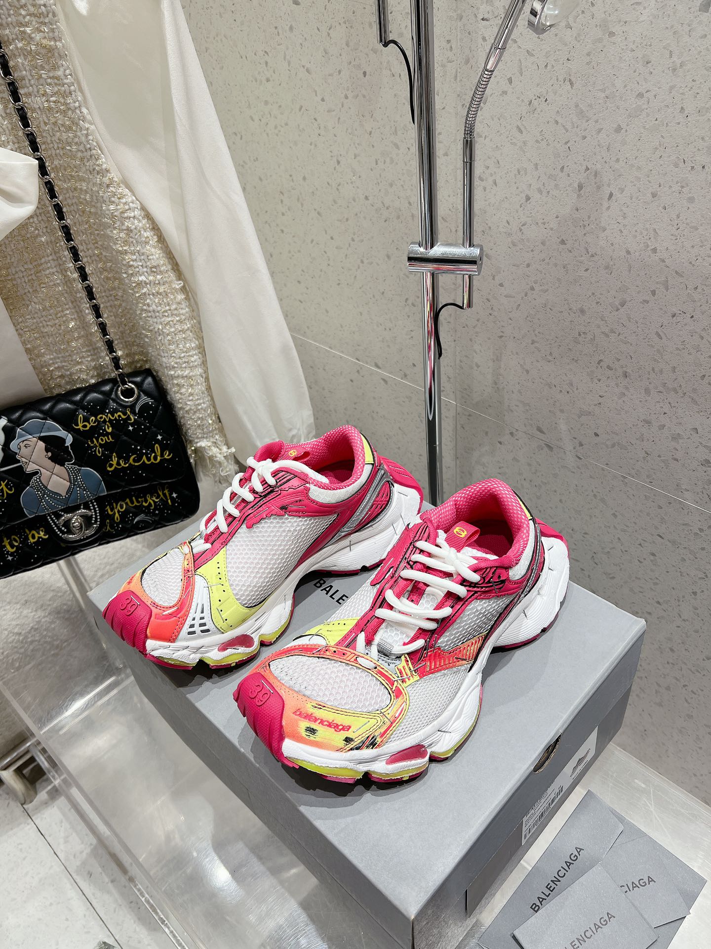 NO:441795,Couple model Balenciaga latest stapler Dad shoes Couple model The characteristics of this pair of casual shoes can be summarized in three keywords for retro, wide-shaped, dad shoes Exquisite packaging for delivery counter Original custom imported technology fabrics Inner original imported breathable net Sole original open mold combination rubber sole 5CM thick sole Size: Women 35-40 Men 39-45, Dad shoes, balenciaga, balenciaga19860909情侣款 Balenciaga巴黎世家最新订书机 老爹鞋 情侣款 休闲这双鞋特点可以用三个关键词概括复古,阔型,老爹鞋 配送专柜精美包装 面料原版定制进口科技面料 内里原版进口透气网里 鞋底原版开模组合橡胶大底 底厚5CM Size:女35-40 男39-45,老爹鞋,balenciaga,balenciaga,Women's Shoes