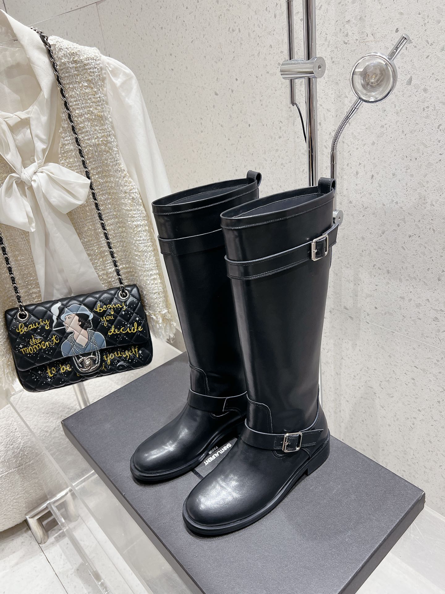 NO:460762,SAINT LAURENT YSL 2025 autumn and winter new knight boots New flat knight boots, tough lines outline a firm outline, showing a strong aura, tight jeans or flowing long skirts can be perfectly matched. The upper is beaded with cowhide, water-dyed goatskin, heel height 4cm, size 35-39 (40 custom made without return), boots, saint laurent, saint laurent, boots, skirts, jeans, cowhide, sheepskin19860909SAINT LAURENT YSL 2025秋冬新款骑士靴 新款平底骑士靴,硬朗的线条勾勒出坚定的轮廓,展现强大气场,紧身牛仔裤还是飘逸长裙都能完美搭配. 鞋面开边珠牛皮 内里水染山羊皮 跟高4cm 码数35-39(40订做不退换）,靴子,saint laurent,saint laurent,boots,skirts,jeans,cowhide,sheepskin,Women's Shoes