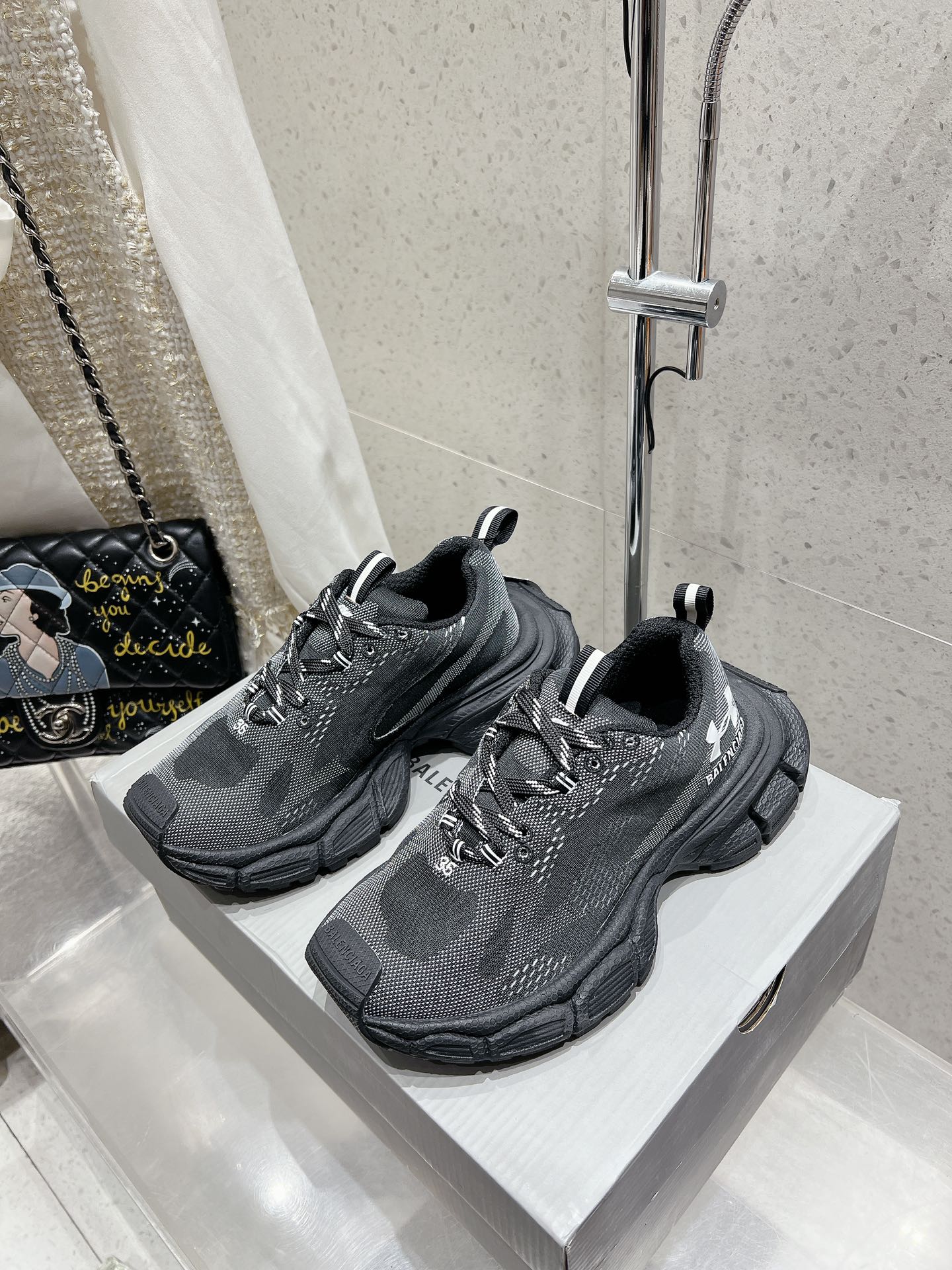 NO:441917,Couple model Balenciaga Under Armour co-branded dad shoes Couple model The characteristics of this pair of casual shoes can be summarized in three keywords for retro, wide-shaped, dad shoes Exquisite packaging for delivery counter Original custom imported technology fabrics Inner original imported breathable net Sole original open mold combination rubber sole 5CM thick sole Size: Women 35-40 Men 39-45, dad shoes, balenciaga, balenciaga19860909情侣款 Balenciaga巴黎世家安德玛联名款老爹鞋 情侣款 休闲这双鞋特点可以用三个关键词概括复古,阔型,老爹鞋 配送专柜精美包装 面料原版定制进口科技面料 内里原版进口透气网里 鞋底原版开模组合橡胶大底 底厚5CM Size:女35-40 男39-45,老爹鞋,balenciaga,balenciaga,Women's Shoes