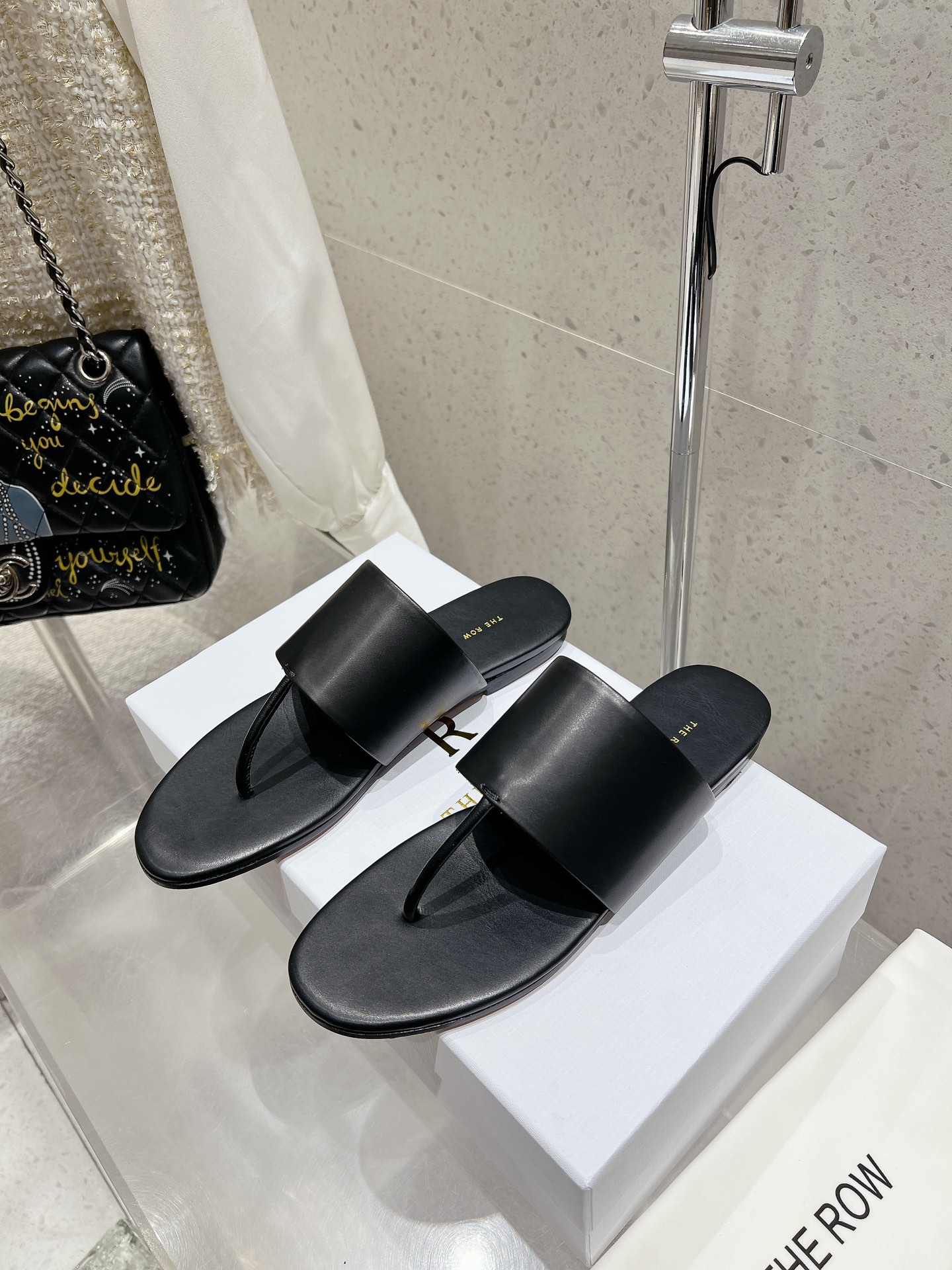 NO:410866,Therow flat slippers, foot-clip flops, high-heeled slippers, you will be amazed immediately with one of your slippers. TR slippers, even if you close your eyes, you won’t regret everything is so just right!  Custom imported calf leather, imported sheepskin, sole genuine leather outsole, heels, high flat/high heels, size 35-39 (40 41 can be customized without return or exchange), split-toe shoes, high heels, slippers, cowhide, sheepskin, Leather soles19860909Therow平底拖鞋 夹脚人字拖 高跟拖鞋 上脚马上会惊艳到你的一款拖鞋TR拖鞋闭眼入都不会后悔一切那么恰到好处！ 鞋面定制进口小牛皮 内里进口绵羊皮 鞋底真皮大底 跟高平底/高跟 码数35-39（40 41可定做不退换）,分趾鞋高跟鞋,high heels,slippers,cowhide,sheepskin,Leather soles,Women's Shoes