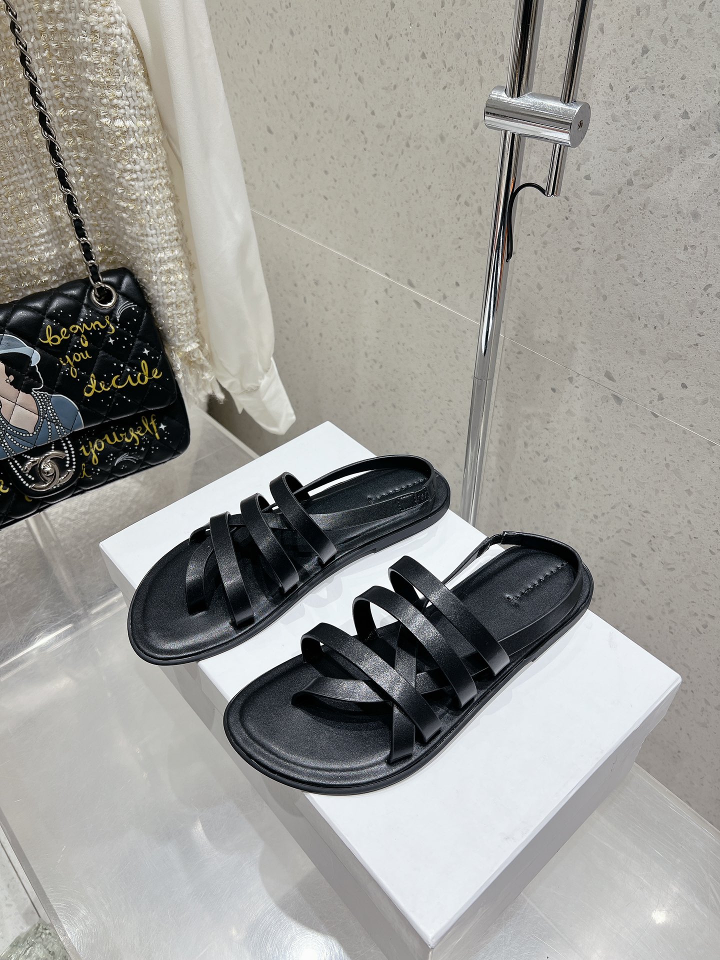 NO:410881,Therow's new flat sandals will immediately surprise you with your feet. TR slippers. You won't regret it if you close your eyes and you won't regret it if you keep them in there!  (Customized color·absolutely correct!) Custom imported sheepskin with upper, imported sheepskin with inner, open molded sole, high flat sole, size 35-39 (40 41 can be customized without return and exchange), split-toed shoes, sandals, slippers, sheepskin19860909Therow新款平底凉鞋 上脚马上会惊艳到你的一款凉鞋TR拖鞋闭眼入都不会后悔一切那么恰到好处！（定制颜色·绝对正确！） 鞋面定制进口羊皮 内里进口绵羊皮 鞋底开模大底 跟高平底 码数35-39（40 41可定做不退换）,分趾鞋,sandals,slippers,sheepskin,Women's Shoes