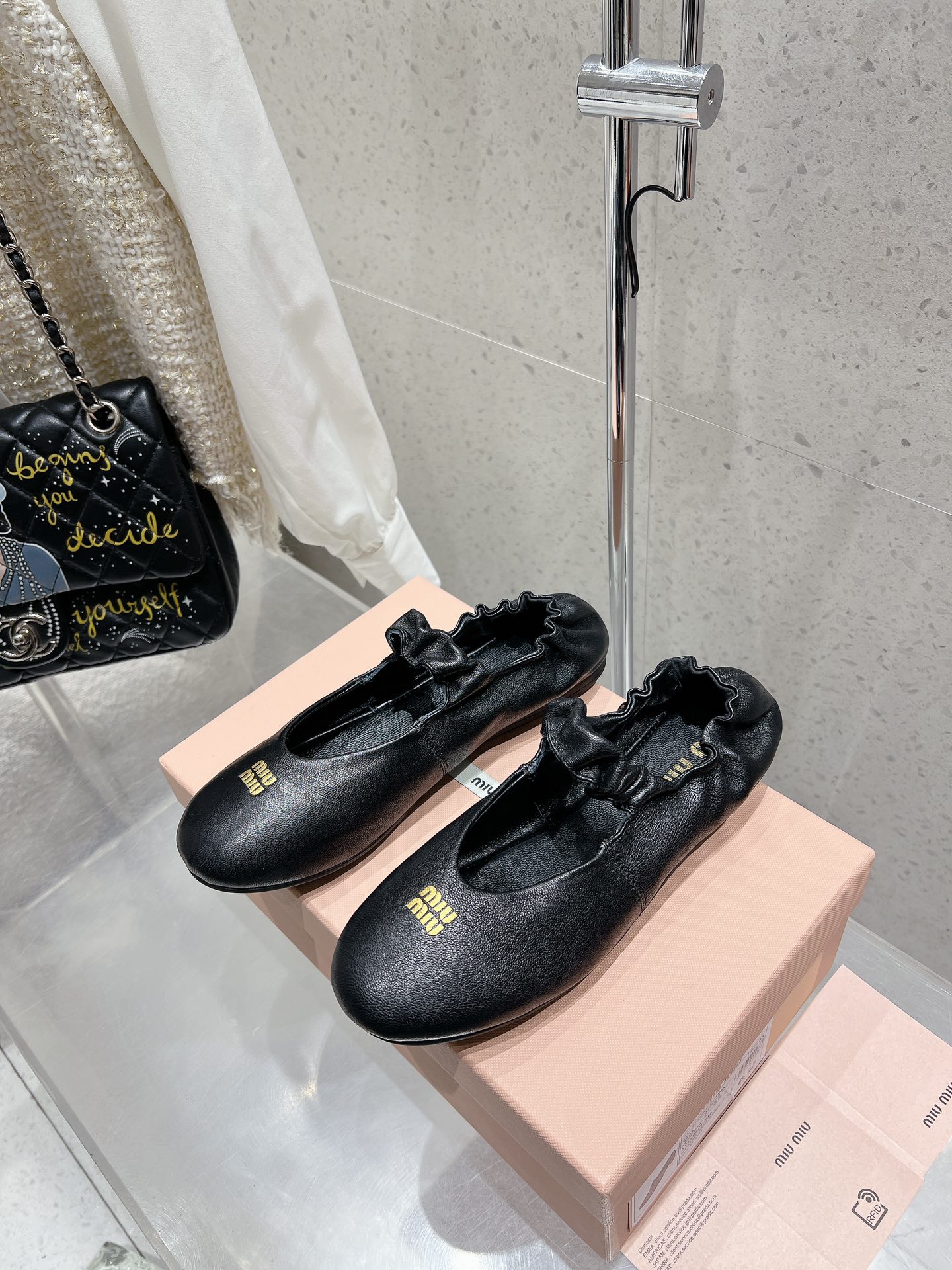 NO:442020,Miumiu Miu Miu New autumn and winter Mary Jane ballet shoes MiuMiu show Retro style unique details from Miu Miu series Trendy elements of the new season - appropriate Fabric imported original imported sheepskin inner sheepskin Outsole original rubber sole Size35-40 (40 custom made without return or exchange), ballet shoes, miumiu, mary jane, sheepskin19860909miumiu缪缪 秋冬新款玛丽珍芭蕾舞鞋 MiuMiu秀场 复古风独一无二的来自Miu Miu系列的细节特写 新季的潮流要素一—适当 面料进口原版进口羊皮 内里羊皮 大底原版橡胶鞋底 Size35-40（40订做不退换）,芭蕾舞鞋,miumiu,mary jane,sheepskin,Women's Shoes