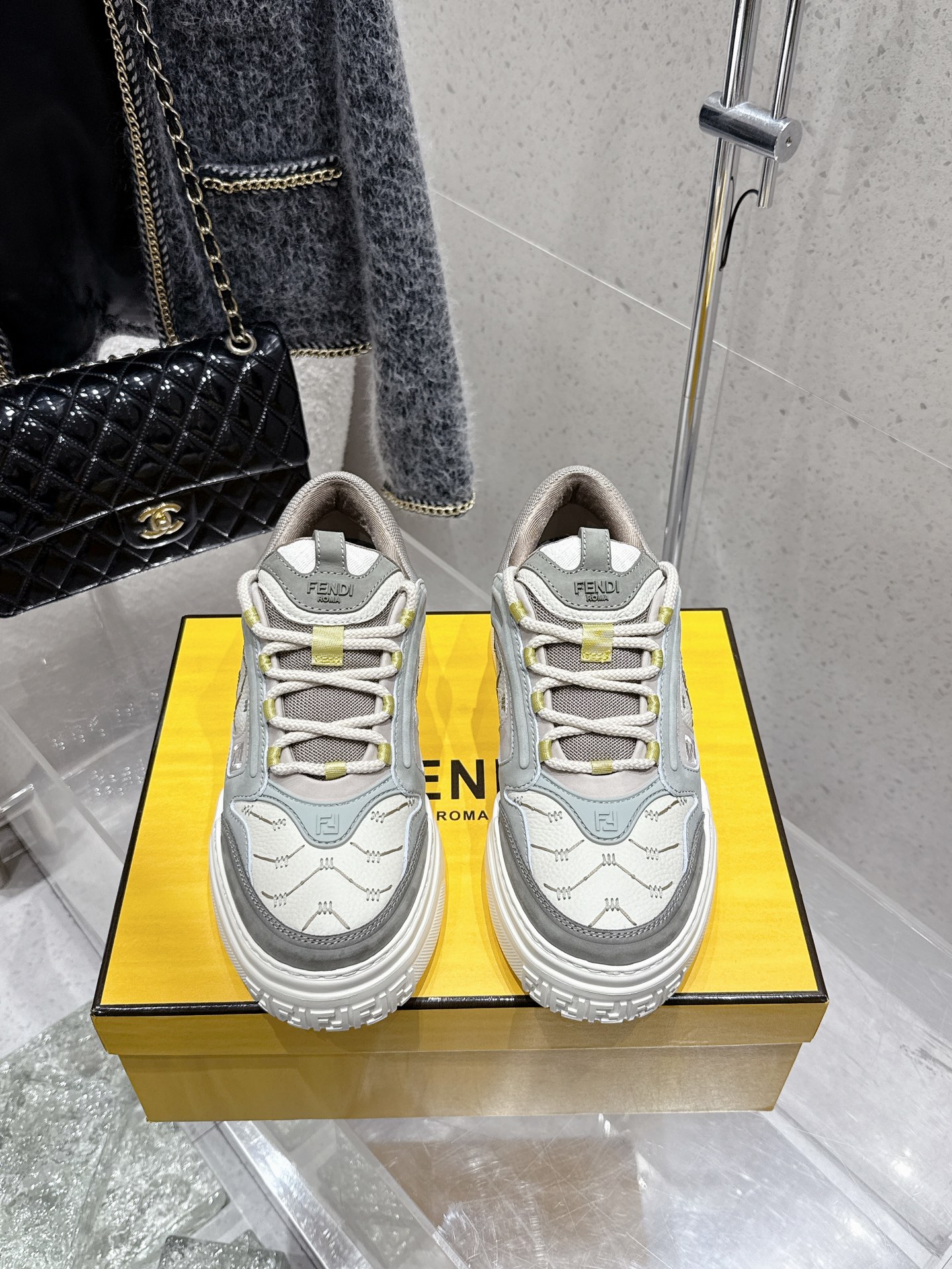 NO:442208,Top version of men's Fendi 2025 spring and summer new thick-soled sneakers men's shoes casual shoes whole pair of shoes are purchased and developed. All customized materials are customized, exclusive mold open sole, details are shipped together, and even the packaging is the same as the genuine one. Size 39-45, casual shoes/sports shoes, fendi, sneakers19860909顶级版本 男款 Fendi 2025春夏新款厚底运动鞋男鞋休闲鞋整双鞋子采购Zp开发打造,全部定制材料,独家开模大底,细节全部对版出货,连包装也做到跟正品一样. 码数39-45,休闲鞋/运动鞋,fendi,sneakers,Women's Shoes