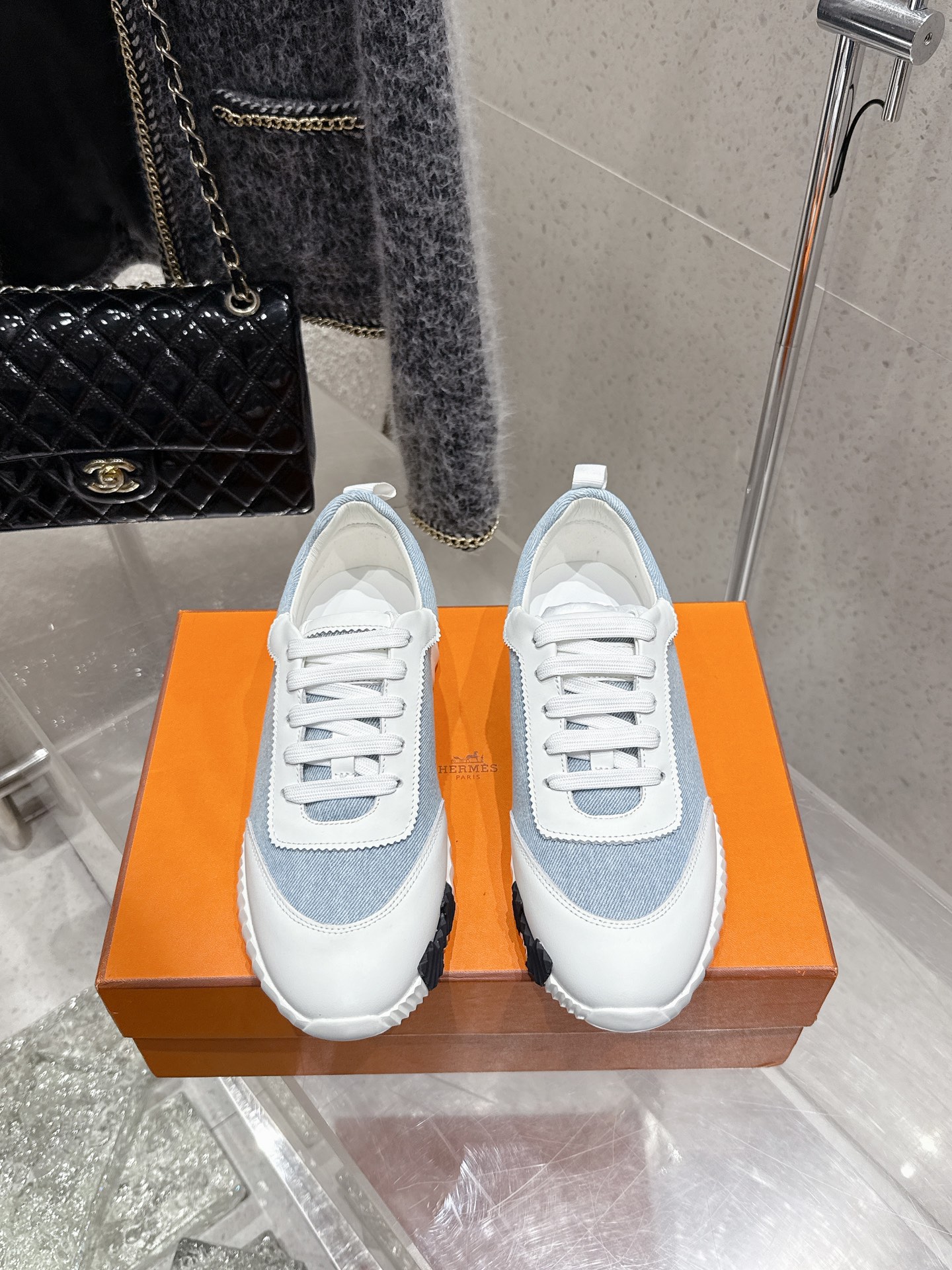 NO:442243,Top version Couple model Men's size 10 Hermes Bouncing Men's and Women's Same Casual Sports Shoes Couple model Suede Mesh Casual Shoes Women's Size 35-41 (40, 41 No Return and Exchange) Men's Size 39~45 (45 No Return and Exchange), Casual Shoes/Sports Shoes, hermes, hermes, sneakers, chamois leather19860909顶级版 情侣款 男码10  Hermes 爱马仕 Bouncing男女同款休闲运动鞋 情侣款麂皮拼网面休闲鞋 女码 35-41（40、41不退换） 男码 39～45（45不退换）,休闲鞋/运动鞋,hermes,hermes,sneakers,chamois leather,Women's Shoes