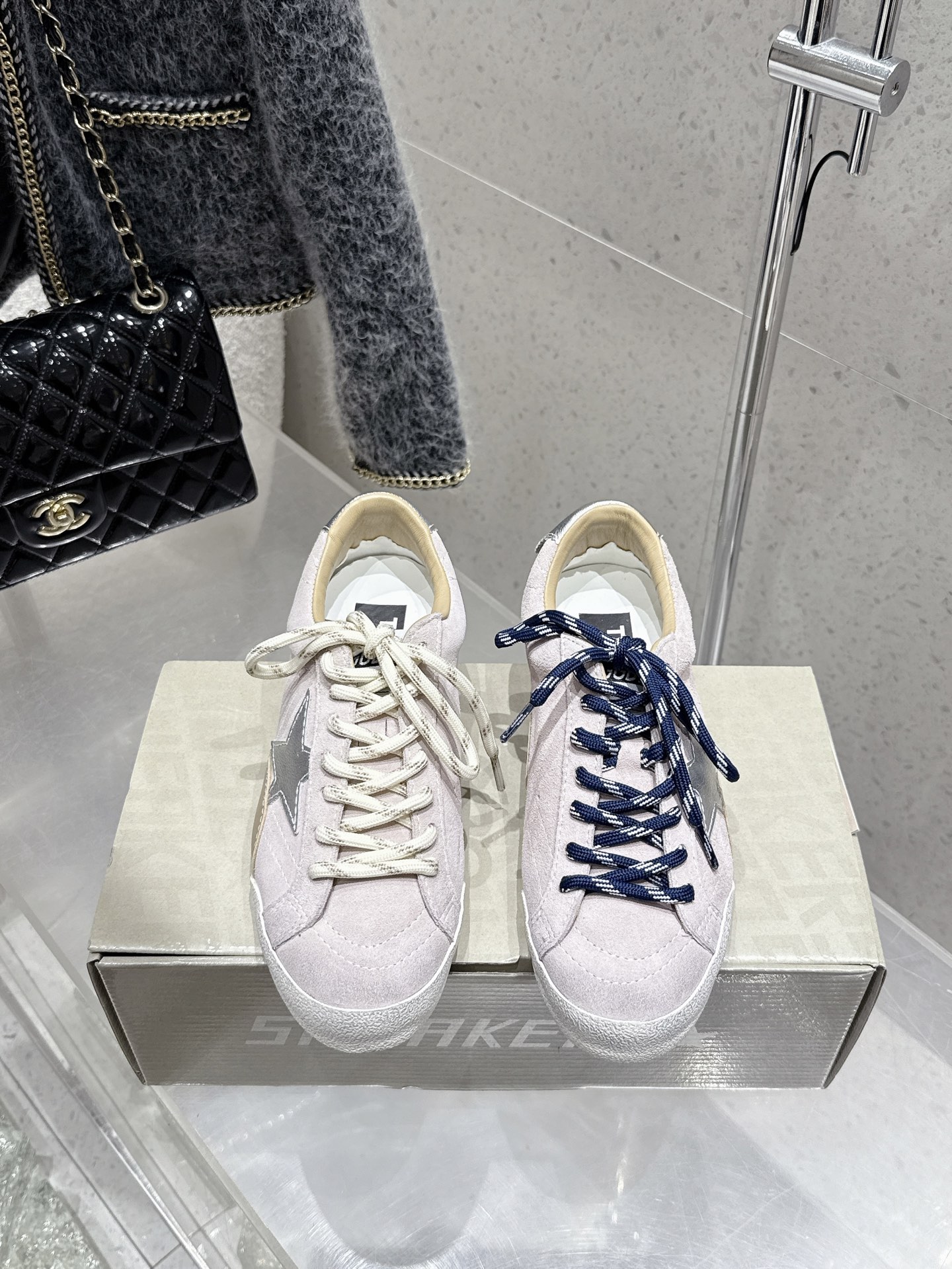 NO:240505,Purchasing level women, men's 260 GGDB~~Golden Goose 25ss Couple model German training shoes The best version on the entire network is not convinced, #ggdb classic couple model small dirty shoes~~ To the extent that it is popular, white shoes, and various small dirty shoes are worn!  Celebrity private server demonstration × It’s so versatile!  No need to worry about washing shoes anymore!  Original custom cowhide (the essence of old making) inner towel   cowhide foot pad, original mold opening 3.5cm high-rise latex insole... irregular hand-polished upper, even the soles are polished and worn~~ Size#women 35-40 (40 custom made no return or exchange) #men 39-45 (45 custom made no return or exchange), casual shoes/sports shoes, sneakers, cowhide19860909代购级女 男260 GGDB~~Golden Goose 25ss 情侣款 德训鞋 全网最好版本不服来比 # ggdb经典情侣款小脏鞋~~火红程度上怼小白鞋,下踩各类小脏鞋！ 明星私服上脚示范 ×就是这么百搭 ！再也不用担心洗鞋的问题啦！ 鞋面原版定制牛皮（做旧精髓所在）内里毛巾 牛皮垫脚,原版开模3.5cm内增高乳胶鞋垫…… 不规则手工打磨做破鞋面,就连鞋底也是打磨做旧的~~ Size#女35-40（40订做不退换）  #男39-45（45订做不退换）,休闲鞋/运动鞋,sneakers,cowhide,Women's Shoes