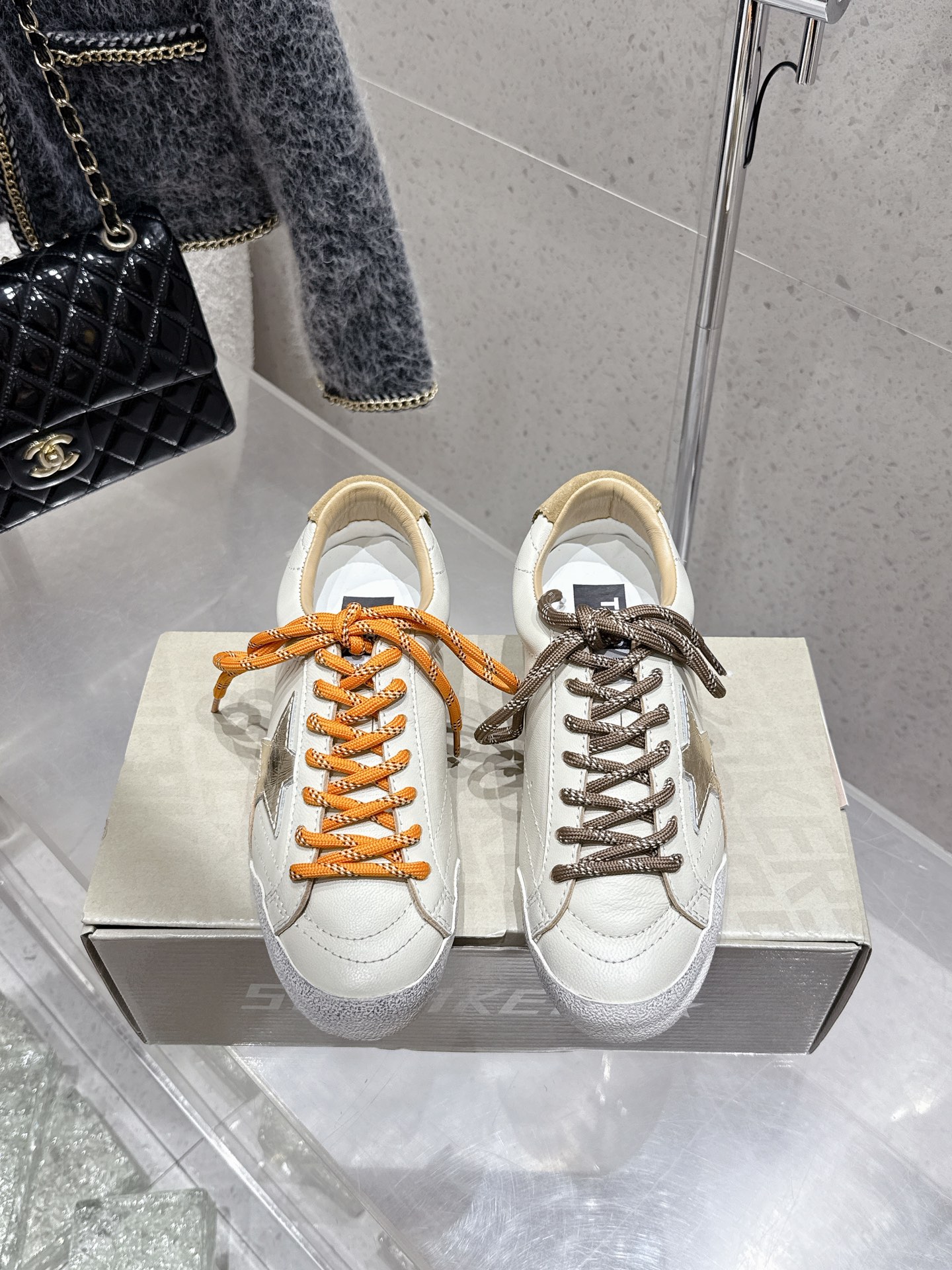 NO:442190,Purchasing level female men GGDB~~Golden Goose 25ss couples model German training shoes The best version on the entire network is not convinced, #ggdb classic couples model small dirty shoes~~ To the extent that the popularity is red, the white shoes are worn, and all kinds of small dirty shoes are worn!  Celebrity private server demonstration × It’s so versatile!  No need to worry about washing shoes anymore!  Original custom cowhide (the essence of old making) inner towel + cowhide foot pad, original mold opening 3.5cm high-rise latex insole... irregular hand-polished upper, even the soles are polished and worn~~ Size#women 35-40 (40 custom made no return or exchange) #men 39-45 (45 custom made no return or exchange), casual shoes/sports shoes, sneakers, cowhide19860909代购级女 男 GGDB~~Golden Goose 25ss 情侣款 德训鞋 全网最好版本不服来比 # ggdb经典情侣款小脏鞋~~火红程度上怼小白鞋,下踩各类小脏鞋！ 明星私服上脚示范 ×就是这么百搭 ！再也不用担心洗鞋的问题啦！ 鞋面原版定制牛皮（做旧精髓所在）内里毛巾+牛皮垫脚,原版开模3.5cm内增高乳胶鞋垫…… 不规则手工打磨做破鞋面,就连鞋底也是打磨做旧的~~ Size#女35-40（40订做不退换）  #男39-45（45订做不退换）,休闲鞋/运动鞋,sneakers,cowhide,Women's Shoes