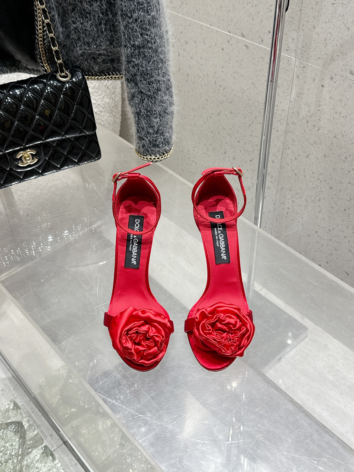 NO:442225,High version DOLCE & GABBANA DG Fashion Show High Heels Bow Rhinestone Flower Sandals Upper Beef Patent Leather/Imported Silk Inner Leather Skin Imported Leather Outsole Heel Heels 10.5cm Size 35-39 (40 Customized No Return and Exchange), High Heels Sandals, Dolce & Gabbana, Dolce & Gabbana, Sandals, high heels, sheepskin, real silk, Leather soles19860909高版本 DOLCE & GABBANA 杜嘉班纳 DG时装走秀款高跟鞋蝴蝶结水钻花朵凉鞋 鞋面牛漆皮/进口真丝 内里垫脚羊皮 进口真皮大底 跟高10.5cm 码数35-39（40定做不退换）,高跟鞋凉鞋,Dolce&Gabbana,Dolce&Gabbana,sandals,high heels,sheepskin,real silk,Leather soles,Women's Shoes