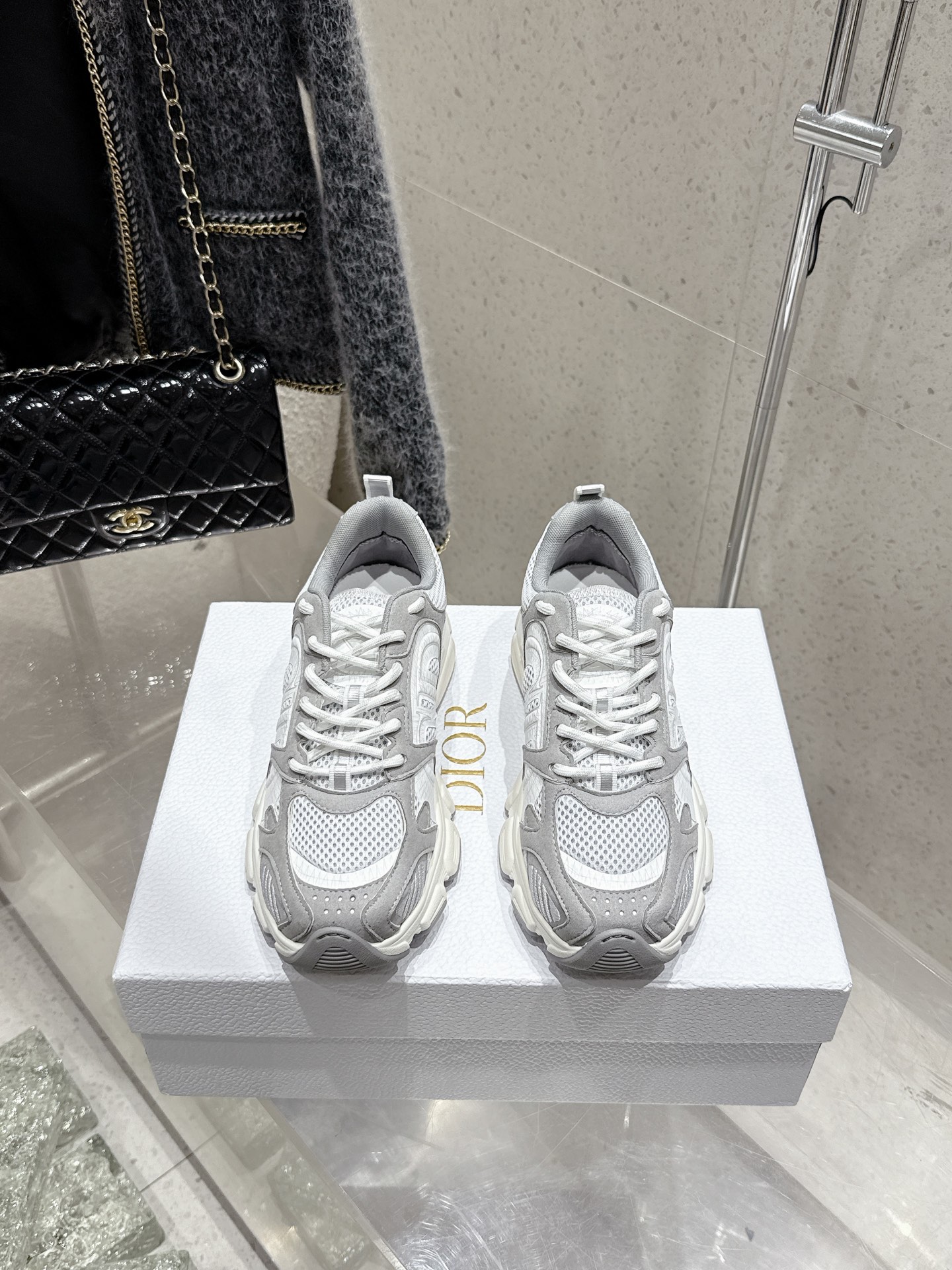 NO:410813,Top version 2025 latest two colors Dior Chrono new casual sports shoes running shoes dad shoes really cool, full of futuristic feeling! It's really cool!  Once again interprets Dior's cool fashion concept, Lucky Star will bless you with good luck, the new EVA sole is super light and soft! The original version is perfectly replicated!  Fully-pair material mold!  !  Number of codes 35-39 (40 41 custom made non-return and exchange), dad shoes, dior, dior, sneakers19860909顶级版 2025最新两色 迪奥 Dior Chrono 新款休闲运动鞋跑鞋老爹鞋 真的酷毙了,未来感十足!真的好飒！再次演绎了迪奥酷时尚的理念,幸运星为你加持好运,全新的EVA鞋底超轻超软!原版完美复刻！全对版材质 模具！！ 码数35-39（40 41定做不退换）,老爹鞋,dior,dior,sneakers,Women's Shoes