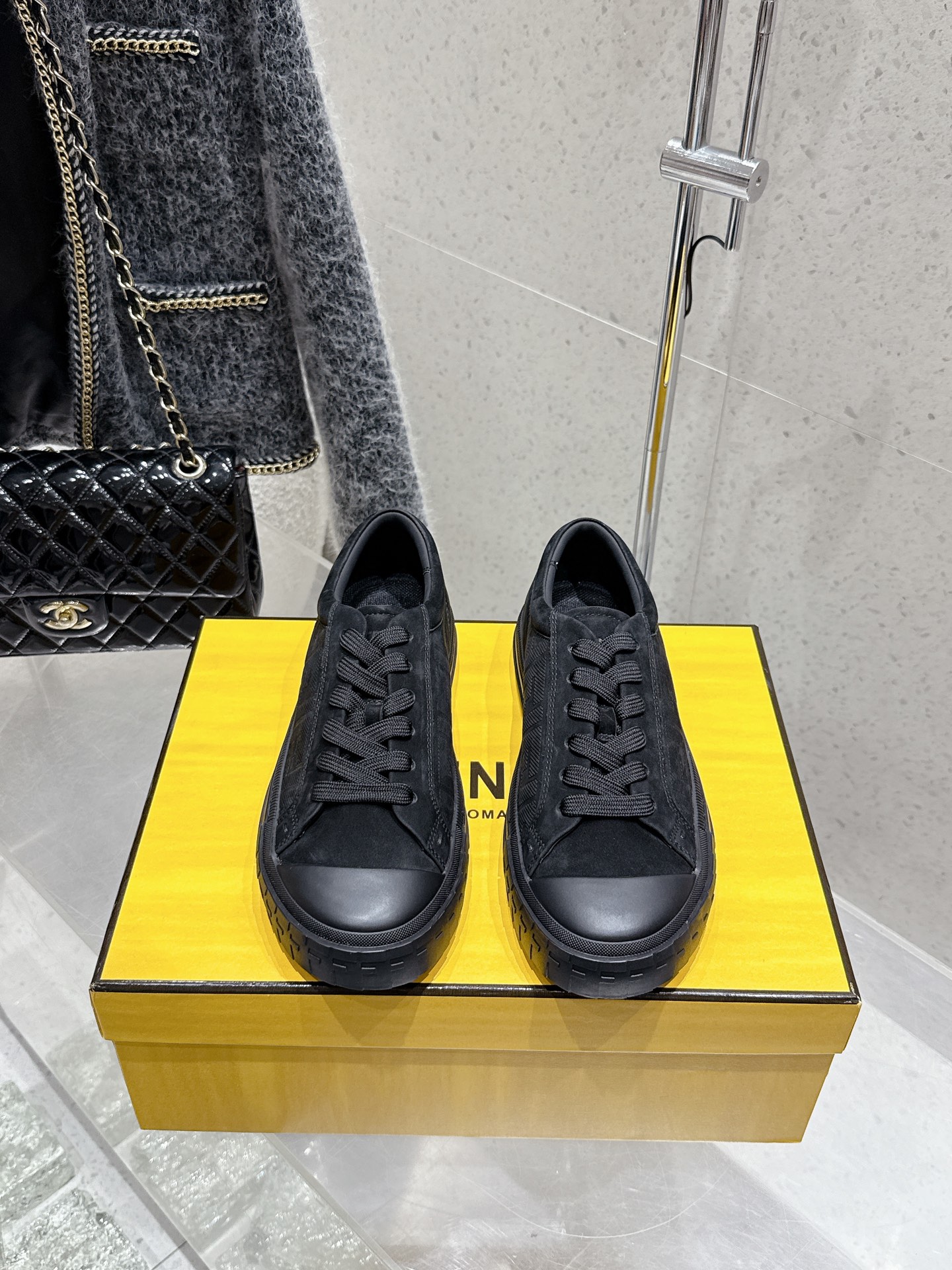 NO:408385,Top version Fendi new couple's shoes casual sneakers and cloth shoes classic FF preschool face super good looking versatile l inner lining with breathable bris lightweight comfortable and versatile original TPu outsole size 35-45 (female size 40, male 45 customized, non-return and exchange), casual shoes/sports, fendi, fendi, sneakers19860909顶级版本 Fendi芬迪新款情侣款板鞋休闲运动鞋布鞋 经典FF老花面 超好看百搭 l内里采用透气布里 轻便 舒适百搭 原版TPu大底 码数35-45（女40码 男45定做不退换）,休闲鞋/运动鞋,fendi,fendi,sneakers,Women's Shoes
