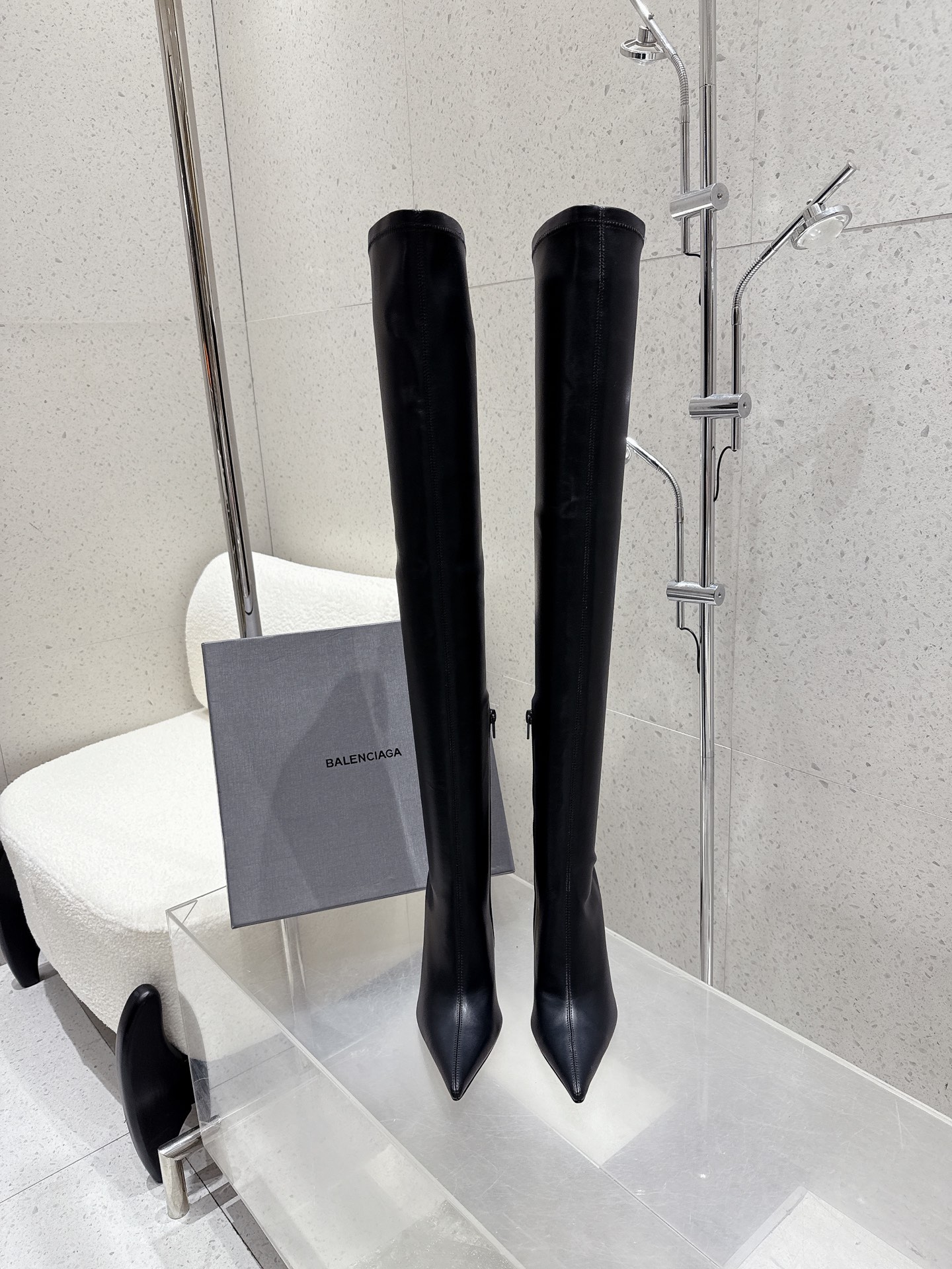 NO:441691,Top quality balenciaga Balenciaga autumn and winter new pointed toe high-heeled elastic boots long boots imported upper elastic leather lining + sheepskin sole Italian leather outsole Heel height 10.5cm Size35-40 (40 custom made without return), boots, balenciaga, balenciaga, boots, sheepskin, Leather soles19860909顶级品质 balenciaga 巴黎世家秋冬新款尖头高跟弹力靴 长靴 鞋面进口弹力皮 里衬布+羊皮 鞋底意大利真皮大底 跟高10.5cm Size35-40（40订做不退换）,靴子,balenciaga,balenciaga,boots,sheepskin,Leather soles,Women's Shoes