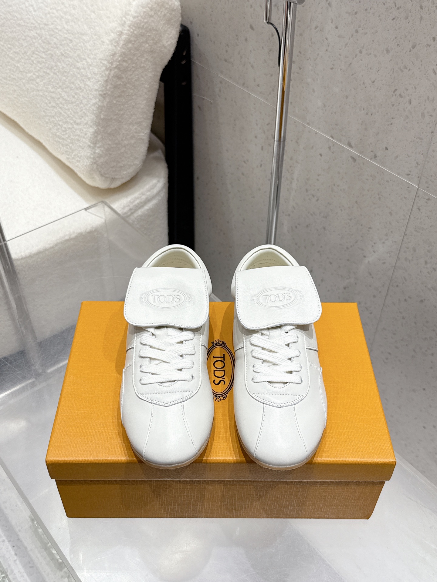 NO:441726,Top version TODS New casual sneakers German training shoes White shoes Original custom cowhide leather Inner original custom sheepskin Outsole original custom mold open anti-slip lightweight sole Size 35-40 (40 customized), casual shoes/sports shoes, Tod's, sneakers, cowhide, sheepskin19860909顶级版本TODS 新款休闲运动鞋 德训鞋 小白鞋 面料原版定制牛皮 内里原版定制绵羊皮 大底原版定制开模防滑轻便大底 码数35-40（40定做）,休闲鞋/运动鞋,Tod's,sneakers,cowhide,sheepskin,Women's Shoes