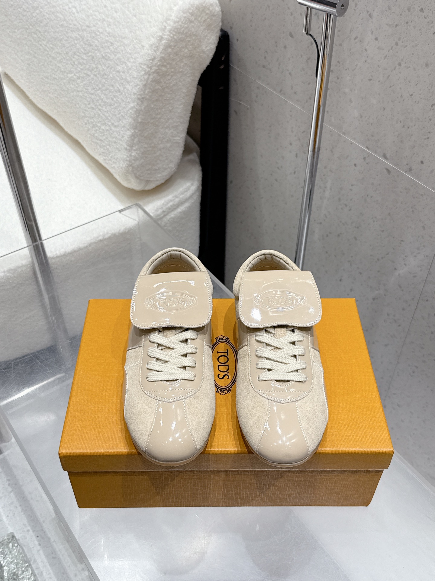 NO:441734,Top version TODS New casual sneakers German training shoes White shoes Original custom cowhide leather Inner original custom sheepskin Outsole original custom mold open anti-slip lightweight sole Size 35-40 (40 customized), casual shoes/sports shoes, Tod's, sneakers, cowhide, sheepskin19860909顶级版本TODS 新款休闲运动鞋 德训鞋 小白鞋 面料原版定制牛皮 内里原版定制绵羊皮 大底原版定制开模防滑轻便大底 码数35-40（40定做）,休闲鞋/运动鞋,Tod's,sneakers,cowhide,sheepskin,Women's Shoes