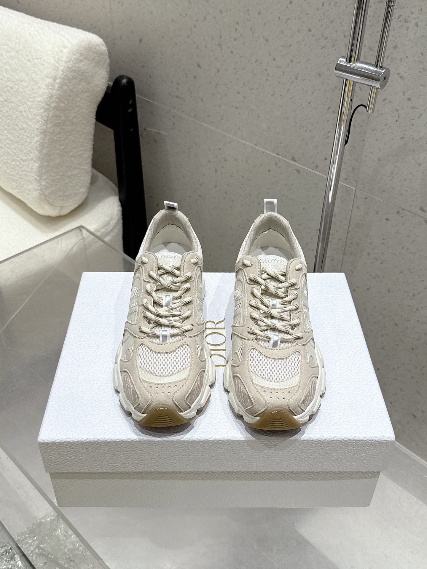 NO:460825,Top version, the latest two colors Dior Chrono new casual sports shoes, running shoes, dad shoes, really cool, full of futuristic feeling! It's really cool!  Once again interprets Dior's cool fashion concept, Lucky Star will bless you with good luck, the new EVA sole is super light and soft! The original version is perfectly replicated!  Fully-pair material mold!  !  Size 35-39 (40 41 custom made without return), casual shoes/sports shoes, dior, dior, sneakers19860909顶级版 最新两色 迪奥 Dior Chrono 新款休闲运动鞋跑鞋老爹鞋 真的酷毙了,未来感十足!真的好飒！再次演绎了迪奥酷时尚的理念,幸运星为你加持好运,全新的EVA鞋底超轻超软!原版完美复刻！全对版材质 模具！！ 码数35-39（40 41定做不退换）,休闲鞋/运动鞋,dior,dior,sneakers,Women's Shoes