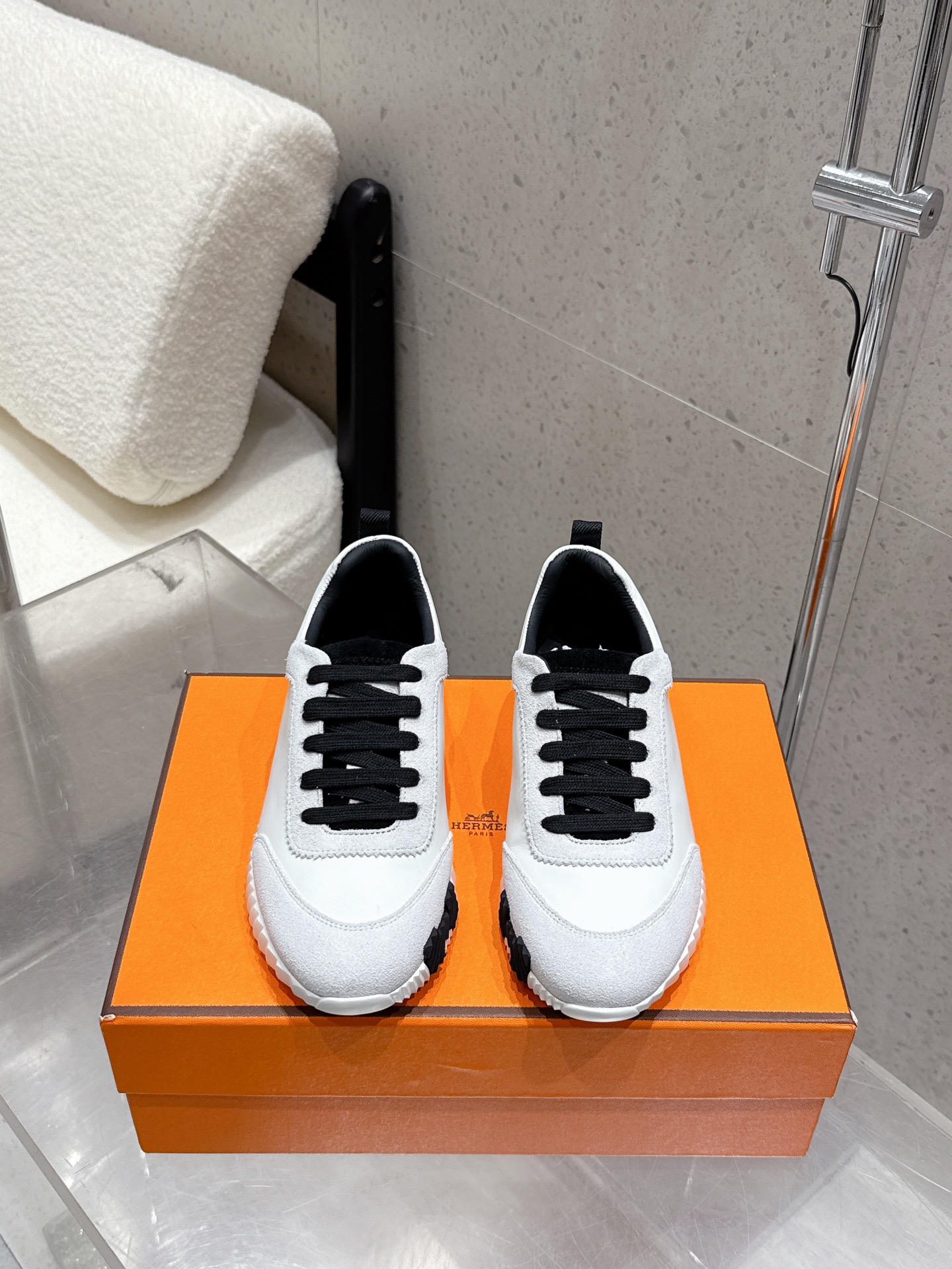 NO:467864,Top version Couple model Men's size 10 Hermes Bouncing Men's and Women's Same Casual Sneakers Couple model Couple model Couple model / suede / mesh casual shoes Women's size 35-41 (40, 41 no return or exchange) Men's size 39~45 (45 no return or exchange), casual shoes / sports shoes, hermes, hermes, sneakers, cowhide, chamois leather19860909顶级版 情侣款 男码10  Hermes 爱马仕 Bouncing男女同款休闲运动鞋 情侣款牛皮/麂皮/网面休闲鞋 女码 35-41（40、41不退换） 男码 39～45（45不退换）,休闲鞋/运动鞋,hermes,hermes,sneakers,cowhide,chamois leather,Women's Shoes