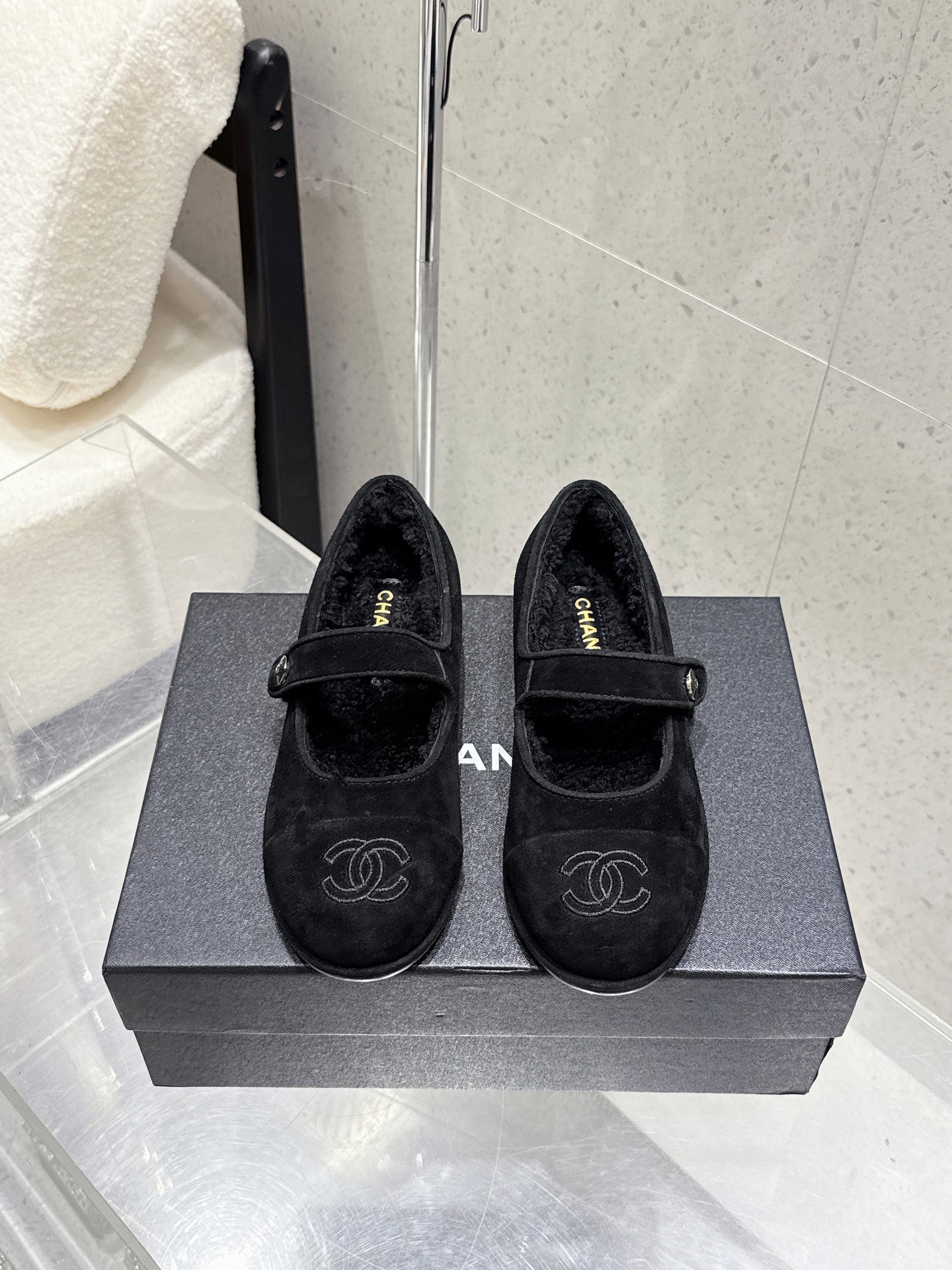 Chanel Chanel Little Fragrance 2025 Otoño e invierno Nuevos zapatos Mary Jane franceses Zapatos peludos Los mocasines s…