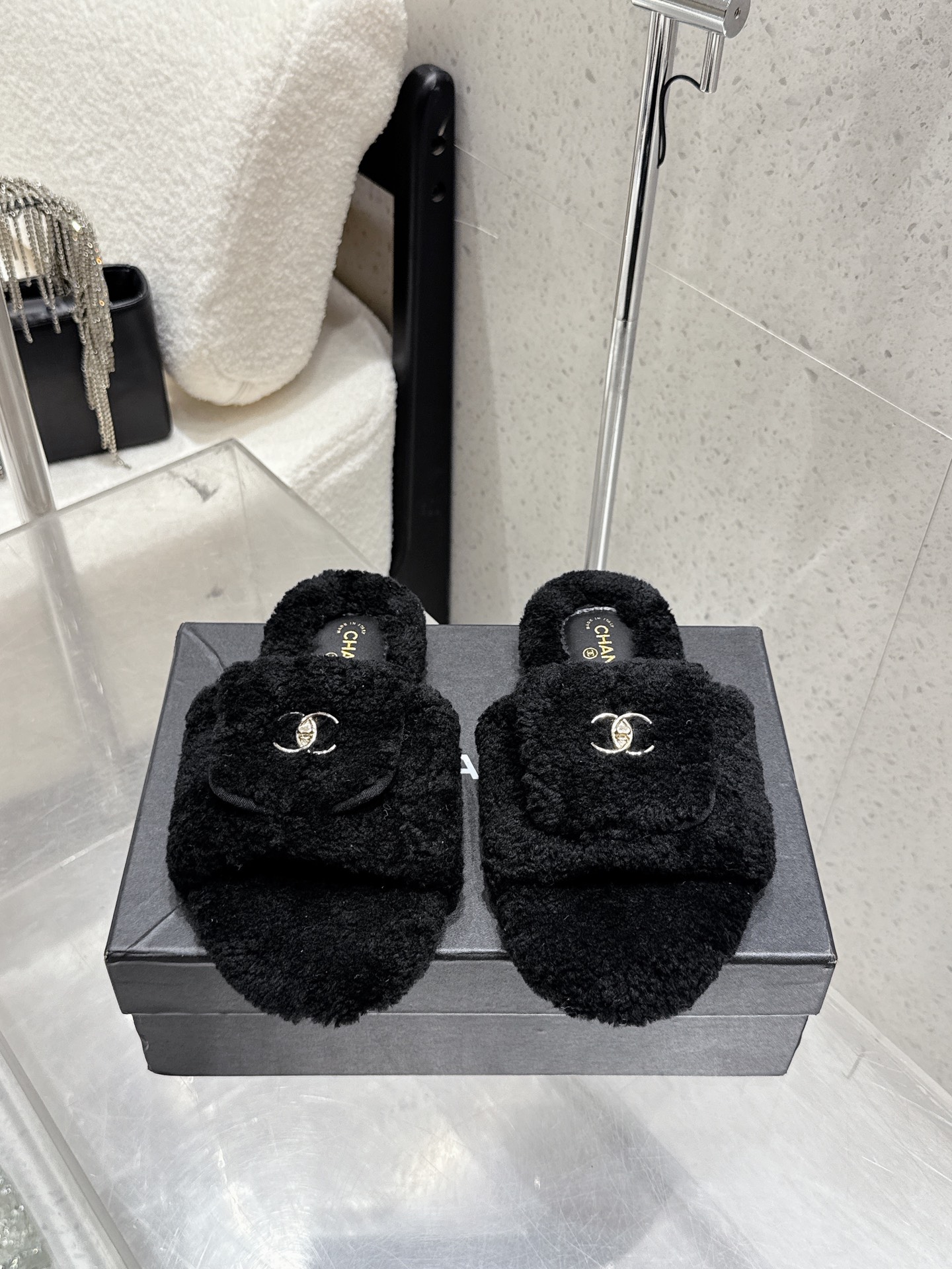 Chanel Las nuevas zapatillas de lana de cordero con hebilla de bolso escolar con tapa abatible clásica de otoño e invie…