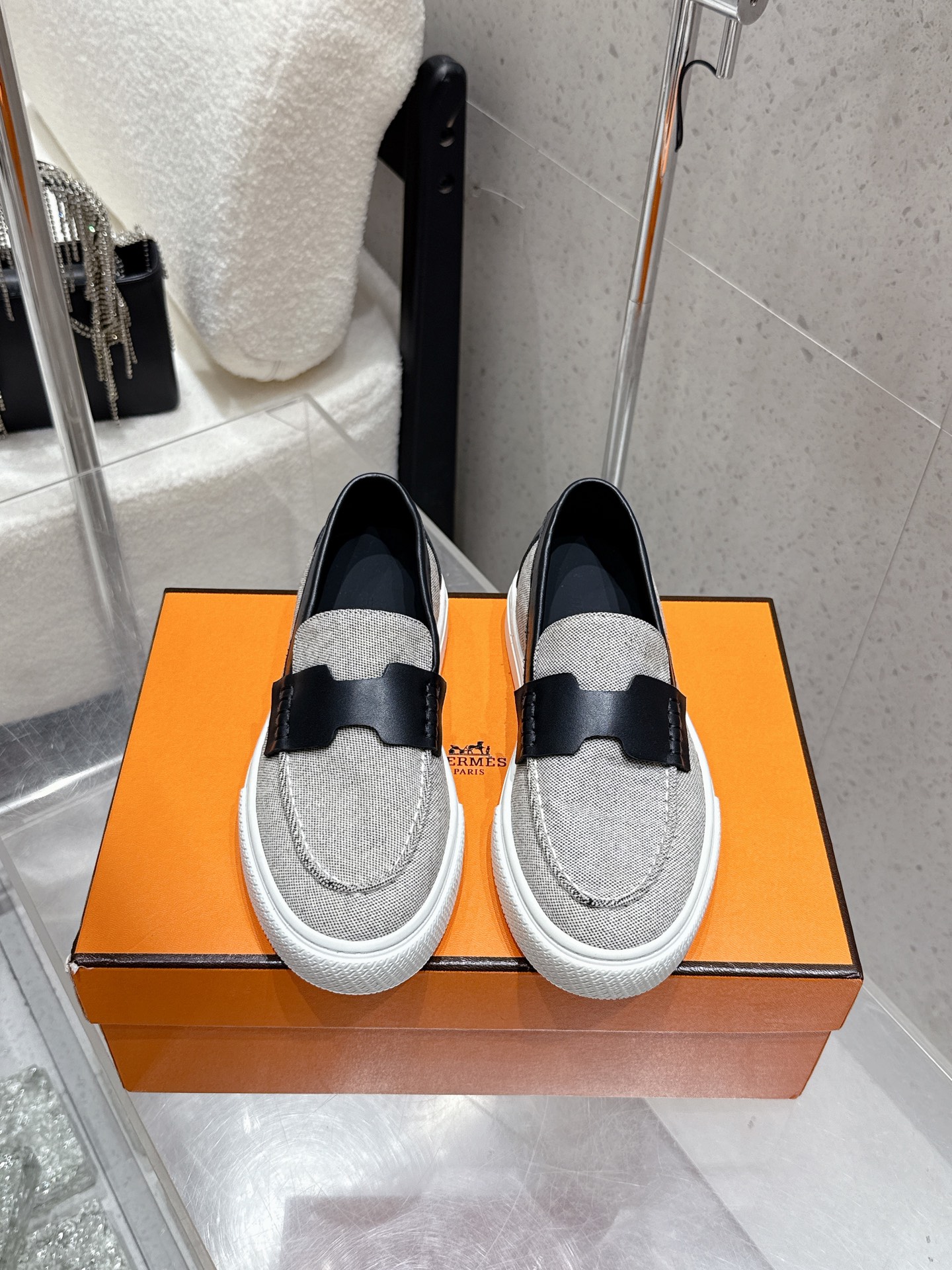 NO:496807,Purchase grade Couple style Cloth Leather 310 Men 10 Hermes H Home Game kelly buckle thick-soled loafers Calf leather loafer style lace-free casual sneakers, paired with functional palladium-plated Kelly shoe buckles. Original custom Kelly shoe buckles Custom imported calfskin/palm cowhide/yangjing/sheepskin inner original open molded outsole Size#35-45 (for women 40 men 45 custom), loafers, hermes, hermes, loafers, sneakers, cowhide, sheepskin, sheep19860909代购级 情侣款 布面 皮面310 男10 Hermes 爱马仕 H家 Game kelly扣厚底乐福鞋 小牛皮乐福鞋风格免系带休闲运动鞋,搭配功能性镀钯Kelly鞋扣. 原版定制Kelly鞋扣 定制进口小牛皮/掌纹牛皮/羊京/羊皮内里 原版开模大底 Size#35-45（女40 男45 定做）,乐福鞋,hermes,hermes,loafers,sneakers,cowhide,sheepskin,sheep,Women's Shoes