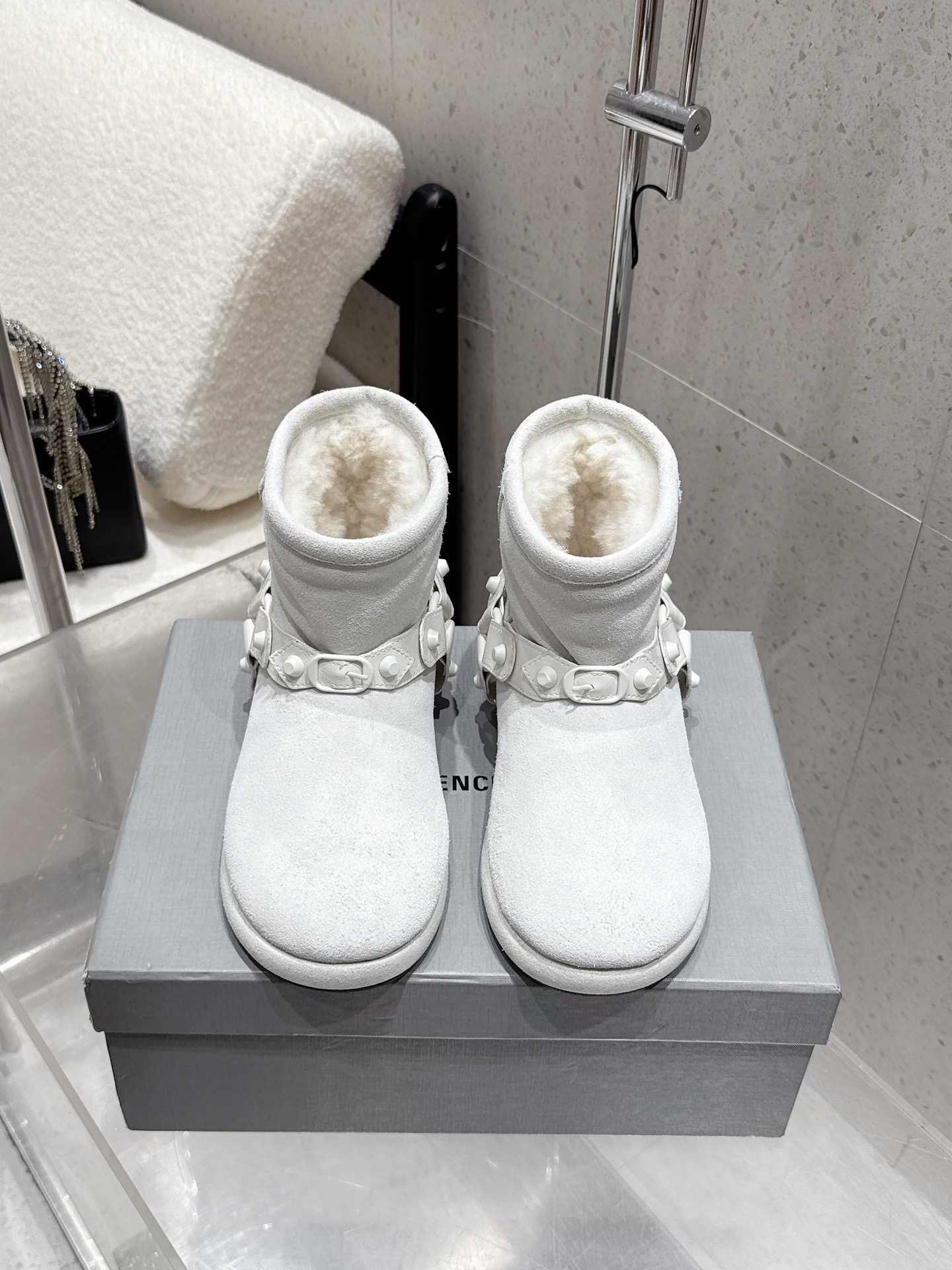 NO:496822,BALENCIAGA ski series skiwear latest Alaska snow boots Purchase and develop Perfect Designer launches exploring the concept of originality and appropriation in the fashion industry, paying tribute to inheritance and classics with a new series, breaking the conventional design with the iconic Balenciaga abstraction, collage and harmonious new ideas, original version, original fabric original matte cowhide wool lining, outsole, original molded sole, size 35-40 (40 not refunded or replaced), snow boots, balenciaga, balenciaga, boots, cowhide19860909BALENCIAGA巴黎世家滑雪系列skiwear最新款阿拉斯加雪地靴 购入开发 完美 设计师推出探索时尚界对于原创与挪用的概念、以全新系列致敬传承与经典,以标志性Balenciaga抽象打破常规设计 碰撞出诙谐又和谐的新创意、原版 面料原版磨砂牛皮 羊毛内里 大底 原版开模鞋底 码数女35-40(40不退不换),雪地靴,balenciaga,balenciaga,boots,cowhide,Women's Shoes