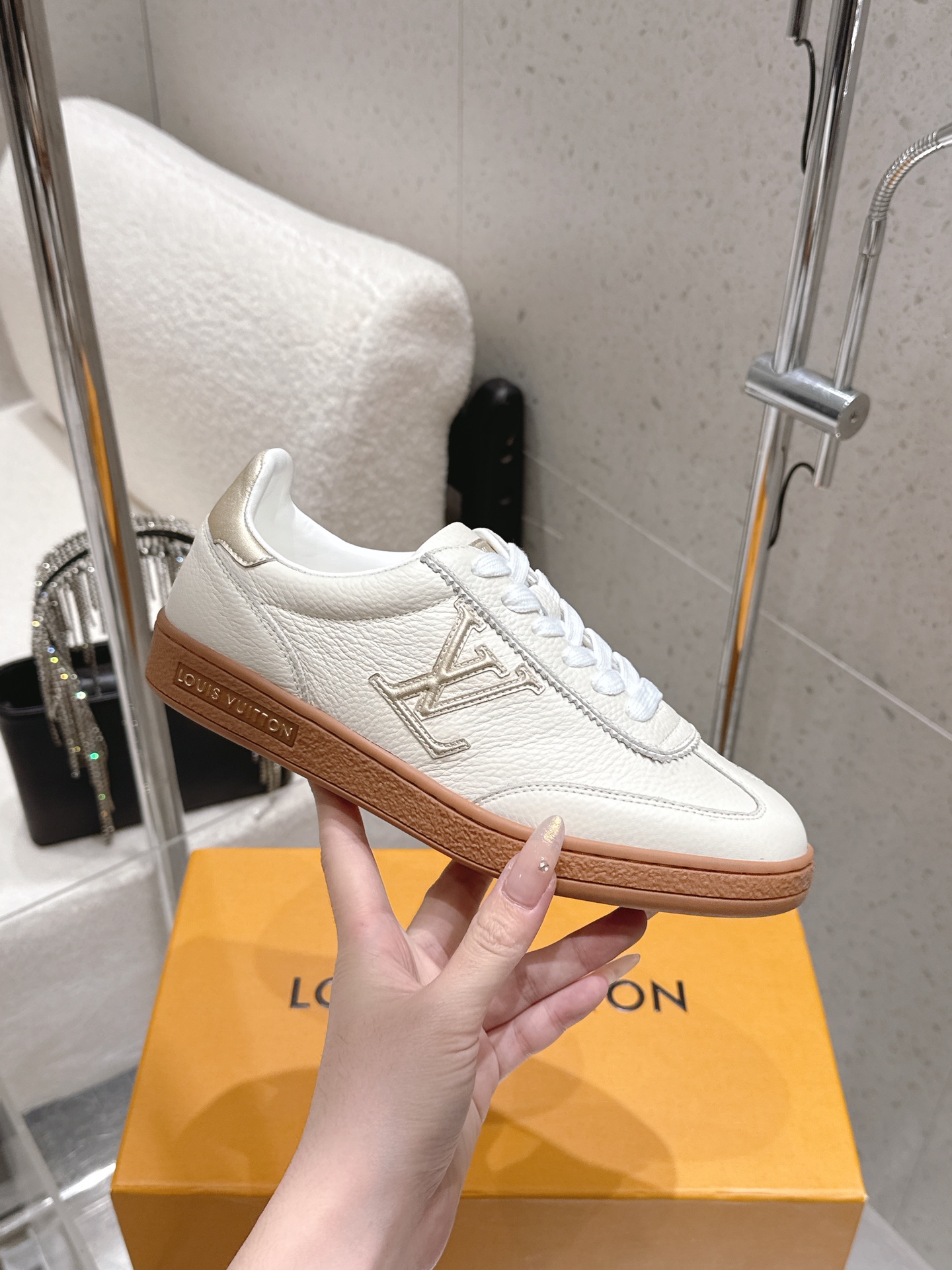 NO:669469,Louis vuitton 26 spring and summer new style LV sports casual shoes, white shoes, sneakers, imported cowhide upper, sheepskin lining, original molded custom rubber outsole, size 35-39 (40.41 custom-made, non-refundable), casual shoes/sports shoes, louis vuitton, louis vuitton, sneakers, cowhide, sheepskin19860909Louis vuitton 26春夏新款 LV运动休闲鞋 小白鞋 板鞋 鞋面进口牛皮 内里垫脚羊皮 鞋底原版开模定制橡胶大底 码数35-39（40.41定做不退换）,休闲鞋/运动鞋,louis vuitton,louis vuitton,sneakers,cowhide,sheepskin,Women's Shoes