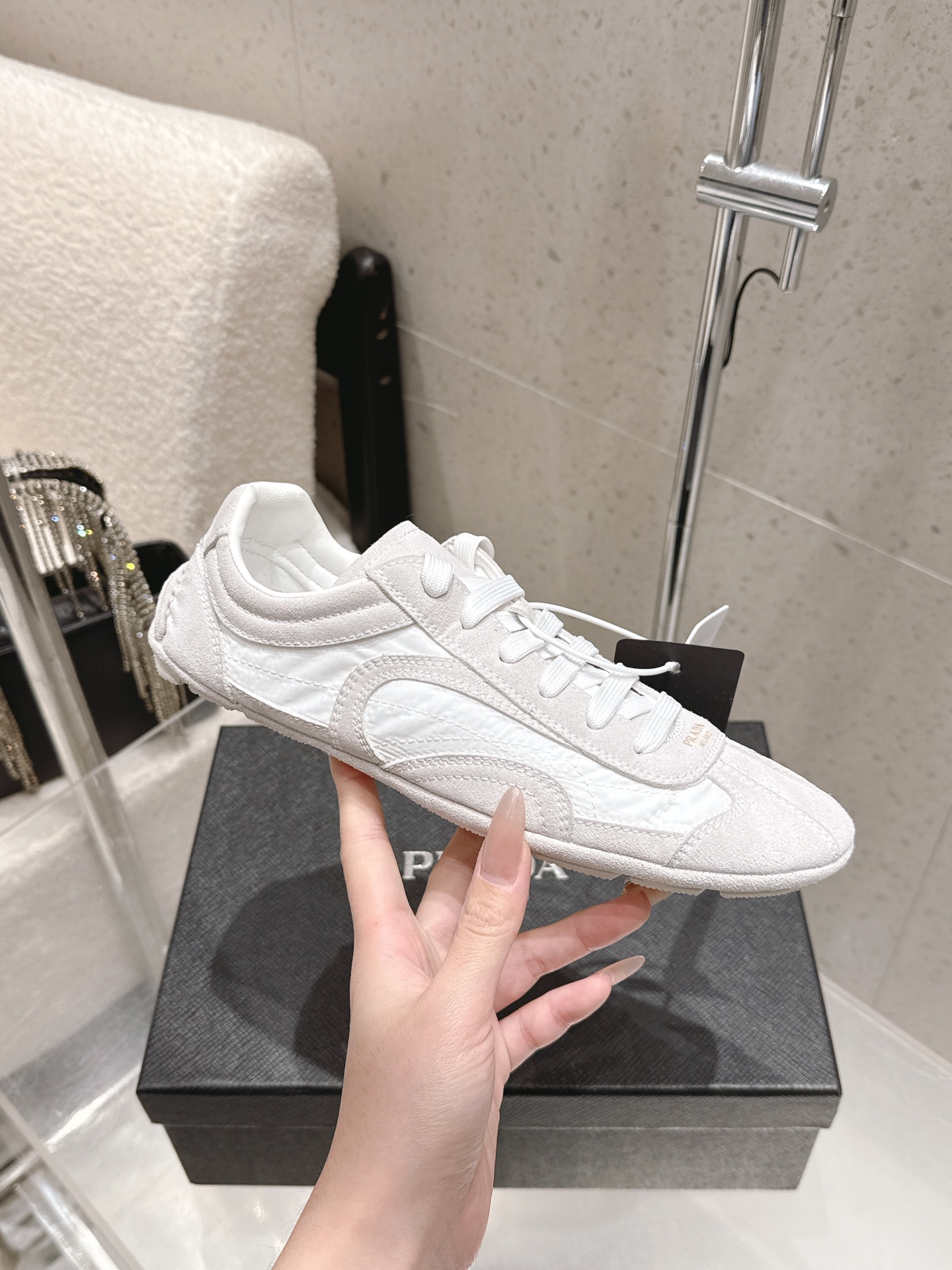 NO:744704,Purchasing version Prada Prada P Home new style moral training shoes casual shoes ballet slippers lazy shoes sports shoes outsole molded TPU outsole cow suede upper cotton mesh denim with texture, inner sheepskin wrapped, soft and waxy. The insole is thickened lambskin, which is extremely comfortable to step on, has a sense of support, and feels well wrapped  The shoe shape is full of wrapping, light, easy to wear and practical. It is a casual shoe that makes you look taller, slimmer and longer!  (39) Upper cowhide/cow suede/cotton/mesh/denim, lining sheepskin, outsole original molded TPU non-slip outsole, code number 35/41 (40.41 customized, non-refundable, non-exchangeable),, prada, prada, sneakers, cowhide, sheepskin19860909代购版本 Prada 普拉达 P家 新款 德训鞋 休闲鞋 芭蕾舞鞋 懒人鞋 运动鞋 大底开模TPU大底 鞋面牛反绒 棉布 网布 牛仔布 有肌理感,内里羊皮包裹,软软糯糯的.鞋垫加厚小羊皮,踩上去无比舒适,有支撑感,又包裹得很好的感觉 鞋型包裹感十足,轻便好穿实用的一款休闲鞋,显高显瘦显大长腿！（39）  鞋面牛皮/牛反绒/棉布/网布/牛仔布 内里羊皮 大底原版开模TPU防滑大底 码数35/41（40.41定做不退不换）,,prada,prada,sneakers,cowhide,sheepskin,Men's shoes