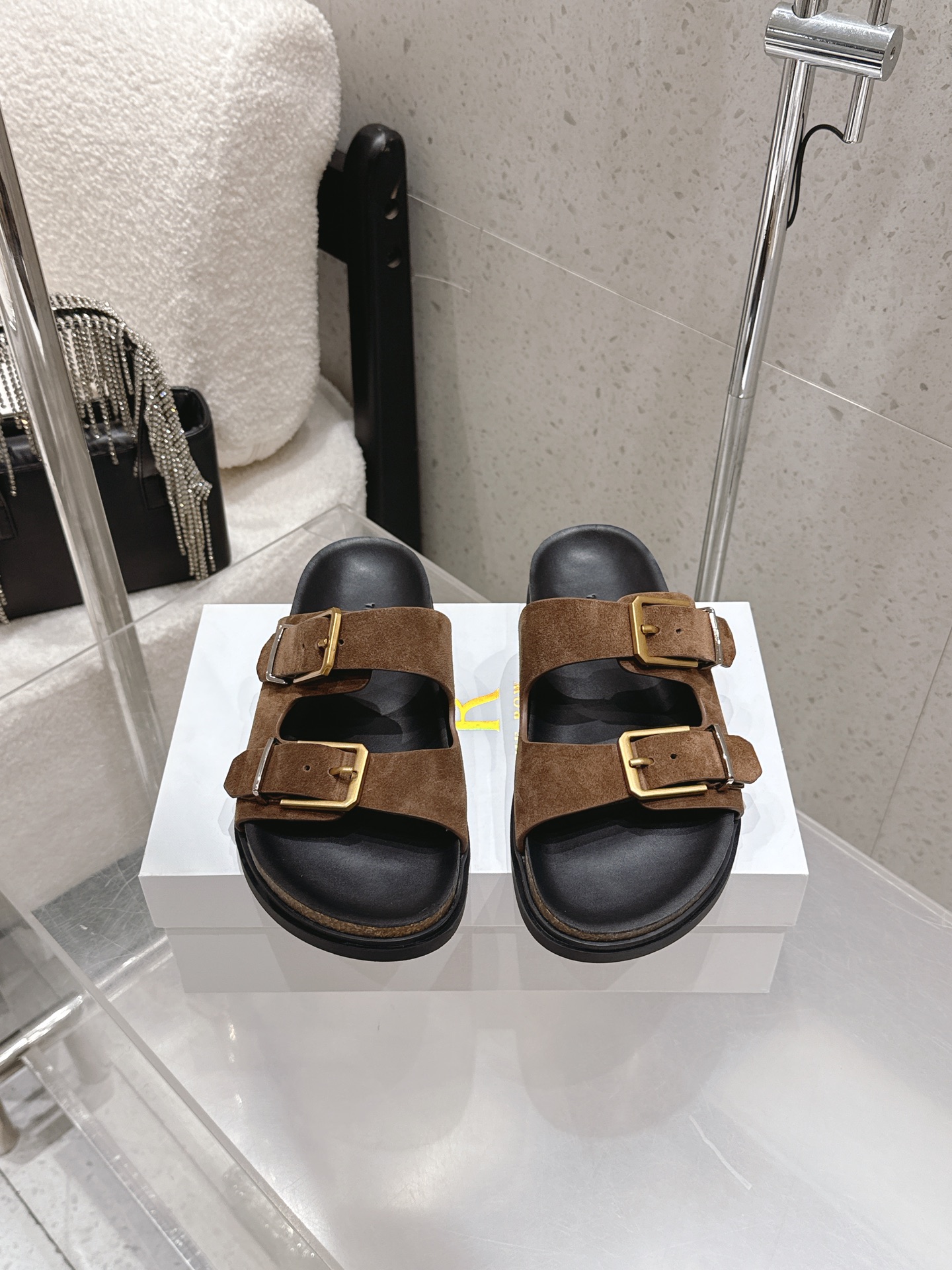 NO:787996,THEROW TR new style retro double buckle casual slippers cowhide upper horse hair sheepskin lining original open molded outsole size 35-40 (40 customized, non-refundable and non-exchangeable), slippers, slippers, cowhide, sheepskin19860909THEROW TR新款 复古 双扣 休闲 拖鞋 鞋面牛皮 马毛 羊皮内里 原版开模大底 码数35-40（40定做不退不换）,拖鞋,slippers,cowhide,sheepskin,Women's Shoes