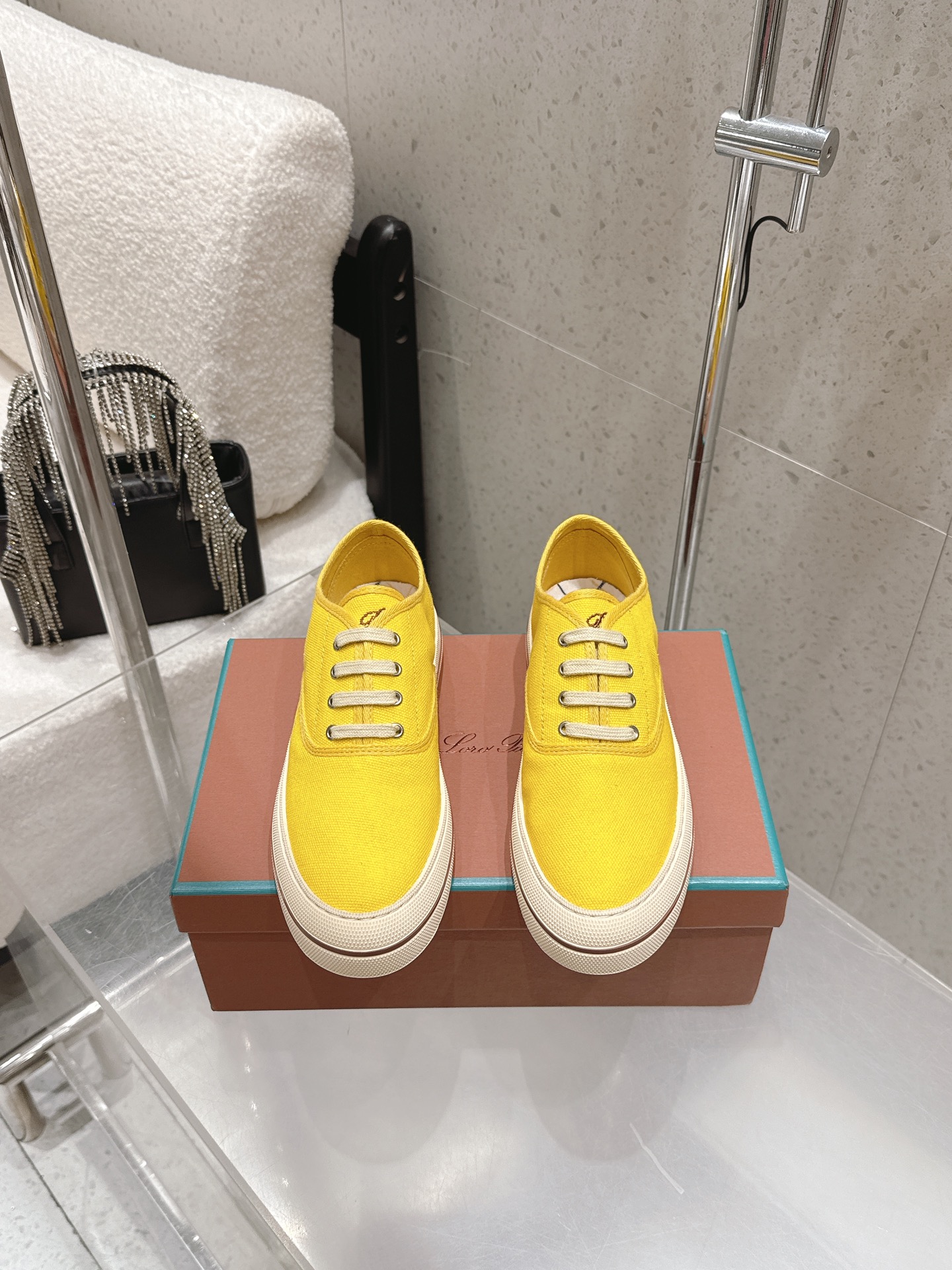 NO:787994,Loro Piana couple model lp casual sports lightweight canvas shoes fabric imported canvas lining original lining outsole original molded non-slip rubber sole size 35-40 (customized for 40), casual shoes/sports shoes,loro piana,loro piana,sneakers19860909Loro Piana 情侣款 lp 休闲 运动 轻便 帆布鞋 面料进口帆布 内里原版内里 大底原版开模防滑橡胶底 码数35-40（40定做）,休闲鞋/运动鞋,loro piana,loro piana,sneakers,Women's Shoes