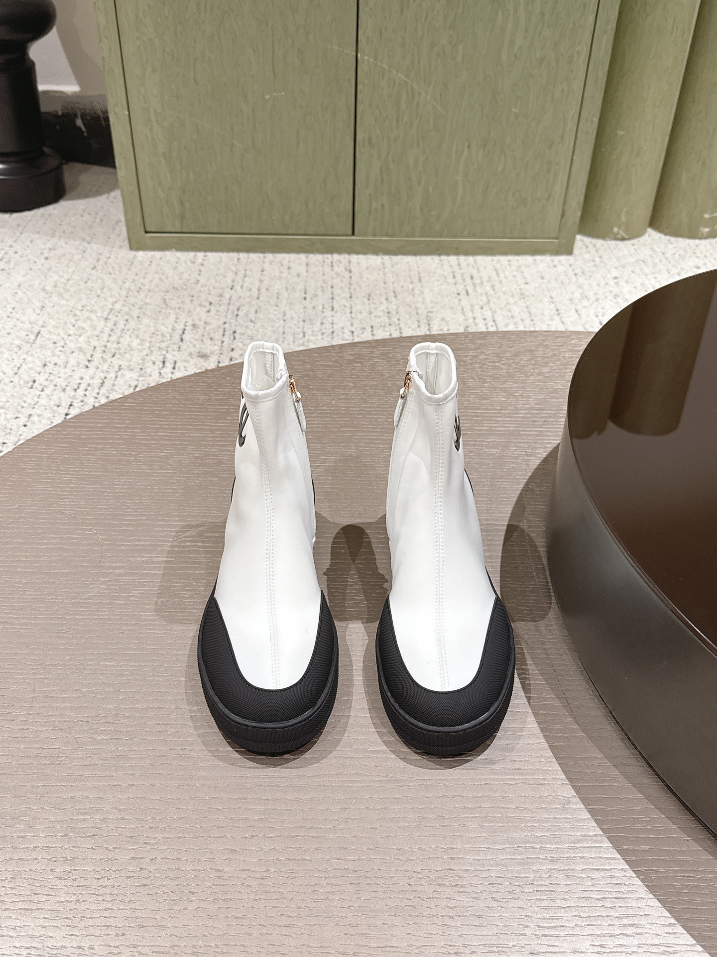 NO:869252,Chanel Chanel new elastic short boots, original custom-made fabric for the upper, sheepskin foot pads, original open-molded anti-slip outsole for the sole, size 35-40 (custom-made for 40, non-returnable), boots, chanel, chanel, boots, sheepskin19860909Chanel 香奈儿 新款 弹力短靴 鞋面原版定制面料 羊皮垫脚 鞋底原版开模防滑大底 码数35-40（40定做不退换）,靴子,chanel,chanel,boots,sheepskin,Women's Shoes