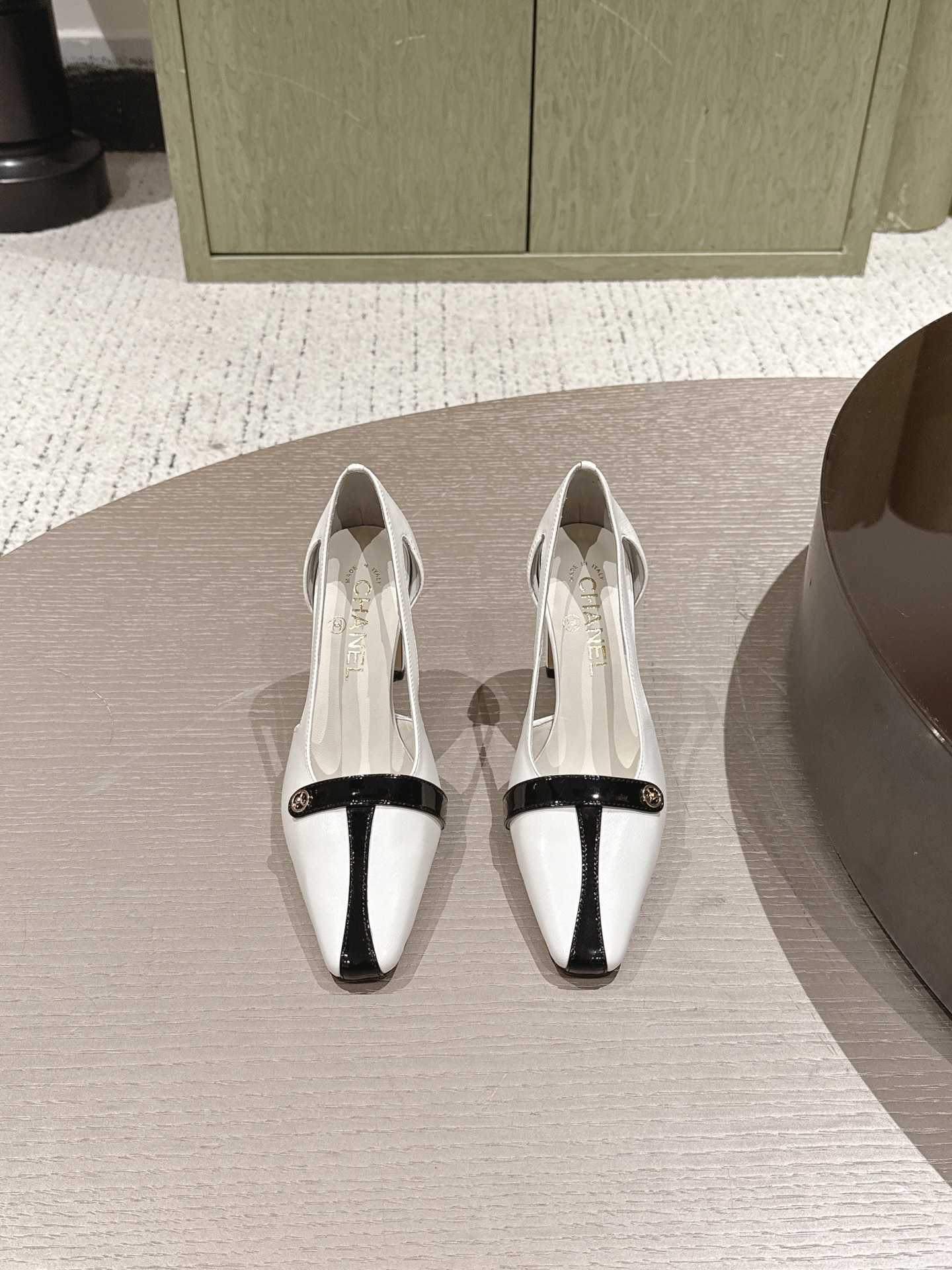 NO:883034,Chanel Chanel new high-heeled shoes fabric: sheepskin/cow leather lining lambskin sole imported genuine leather outsole Size: women's 35-39 (40 41 customized non-refundable), high-heeled shoes, chanel, chanel, high heels, cowhide, sheepskin, Leather soles19860909Chanel 香奈儿 新款 高跟鞋 单鞋 面料: 羊皮/牛皮 内里小羊皮 鞋底进口真皮大底 Size : 女款35-39（40 41定做不退换）,高跟鞋单鞋,chanel,chanel,high heels,cowhide,sheepskin,Leather soles,Women's Shoes