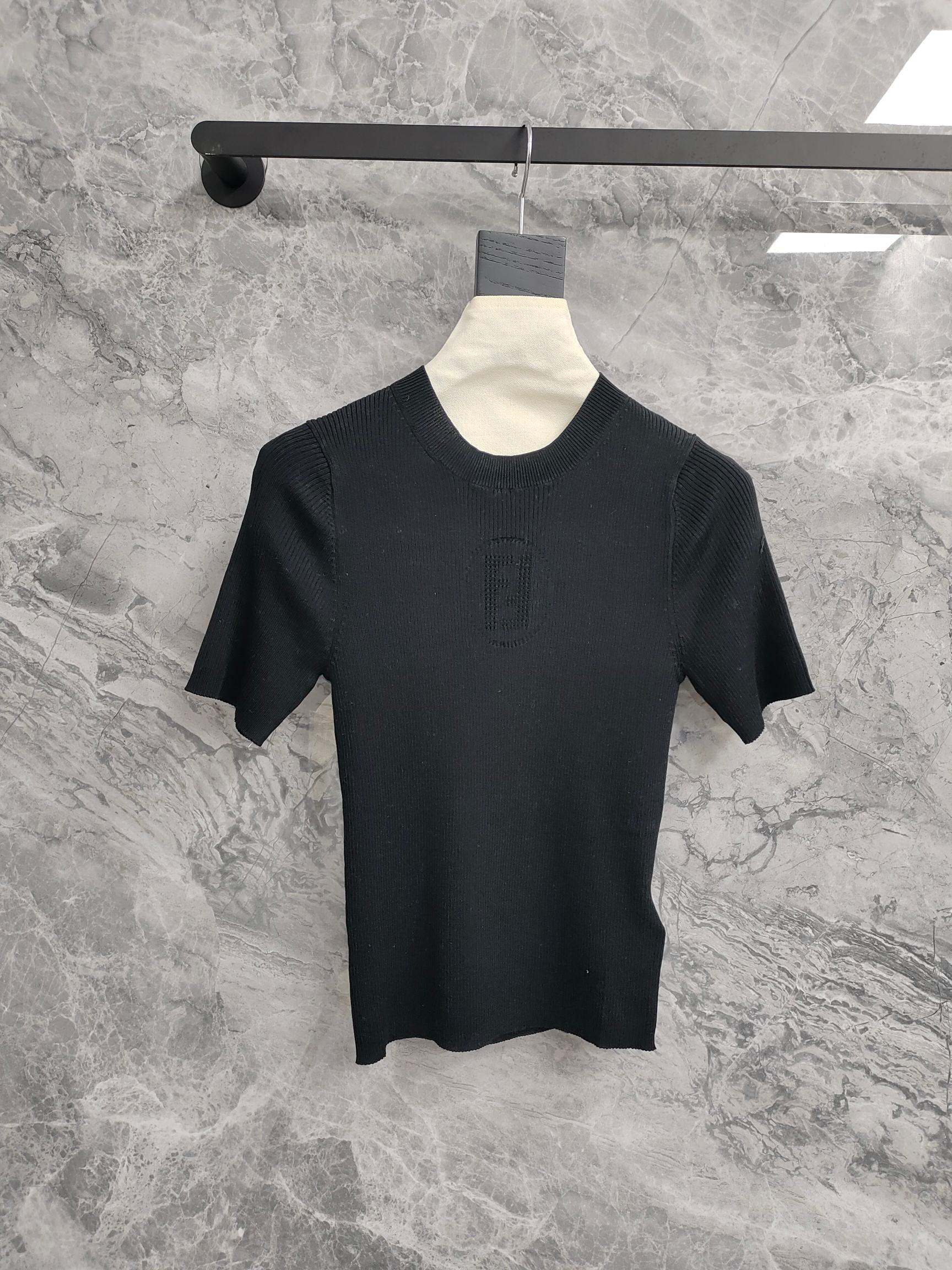 Fendi 25ss Ribbed Knit Top - Short Sleeve, Fashionable and Versatile