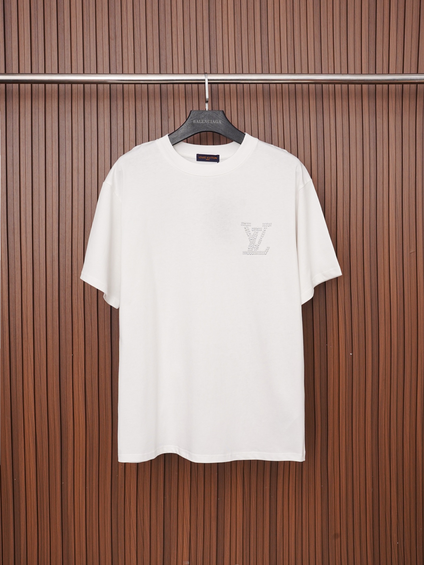 Número de modelo P70/C011 lv Camiseta de manga corta con bordado de cuatro círculos en la espalda. Tejido: 32 hilos dob…